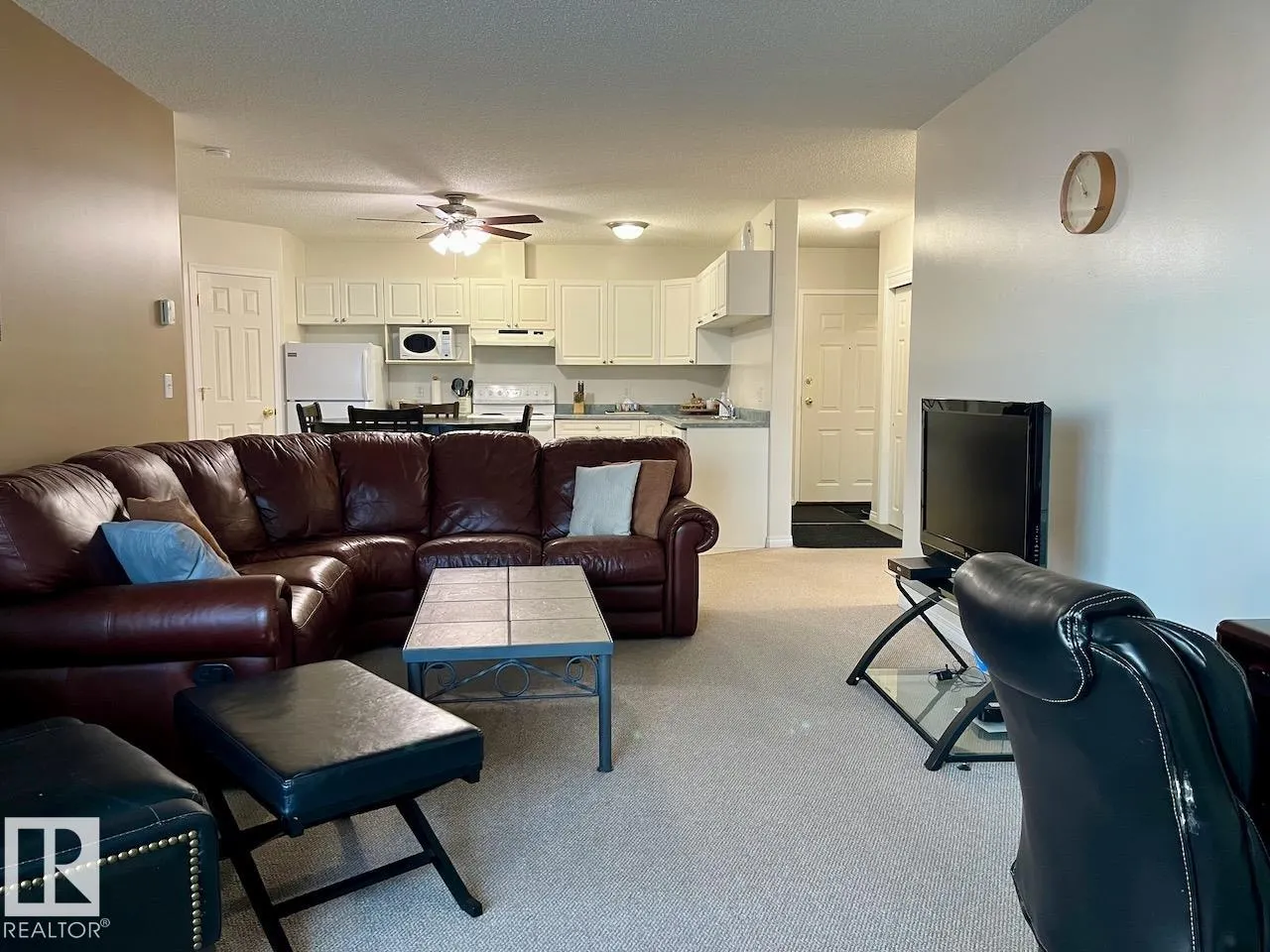 9932 100 Avenue