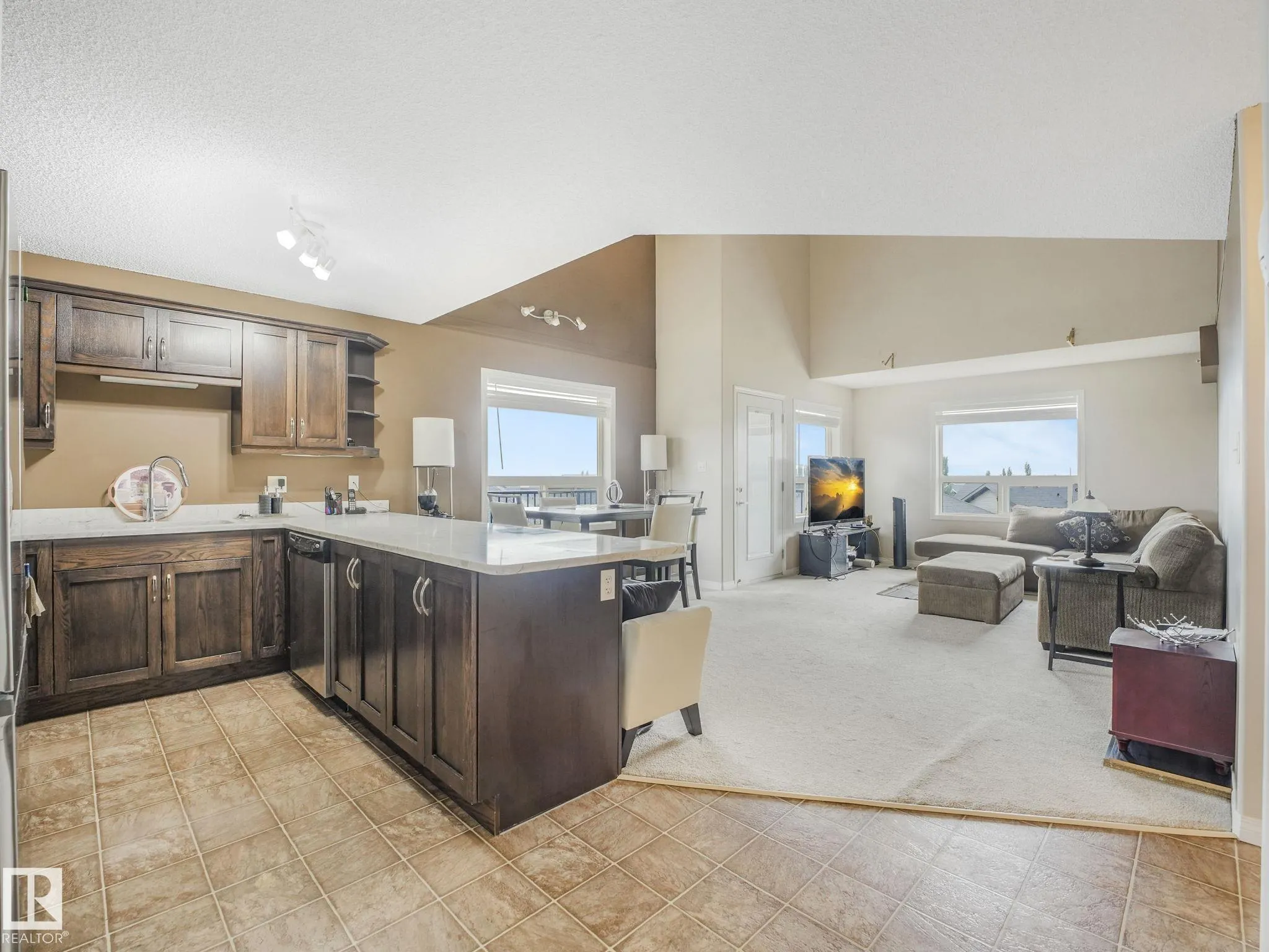 1520 HAMMOND Gate