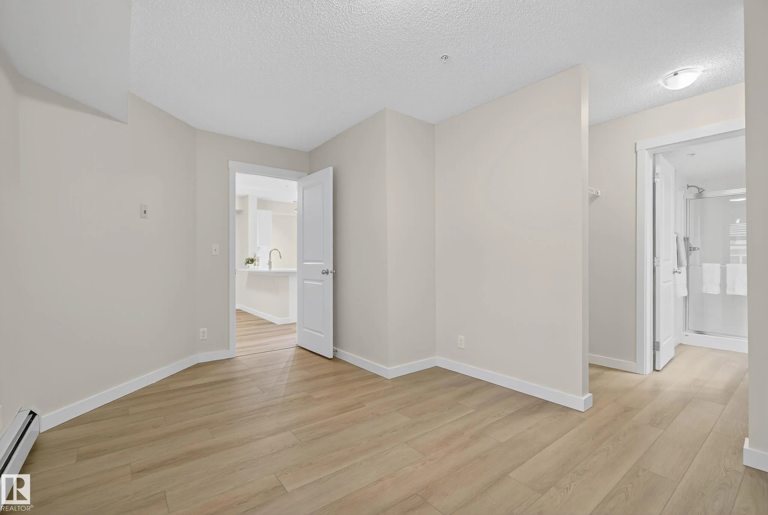 5804 MULLEN Place