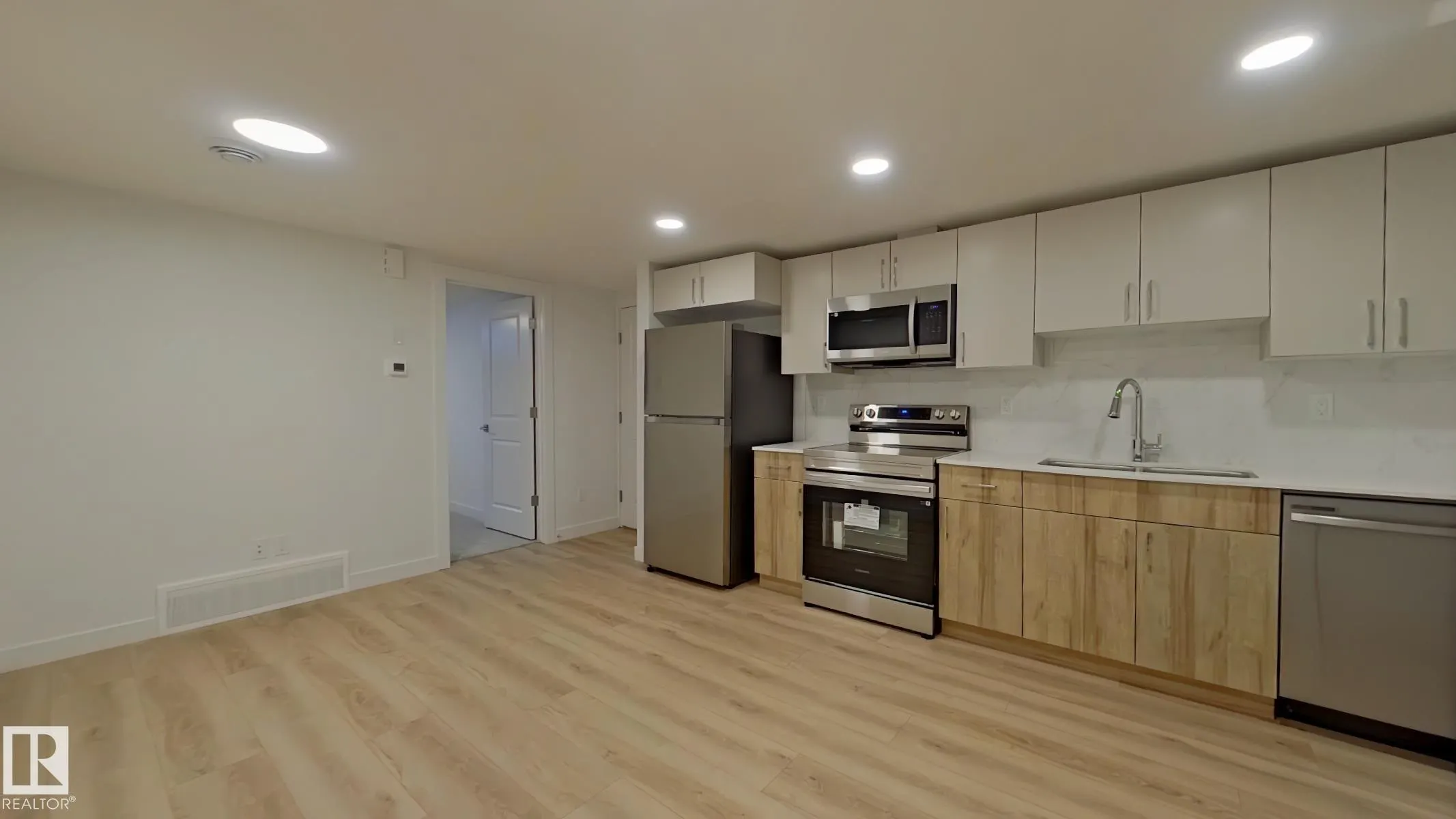 1039 Aster Boulevard