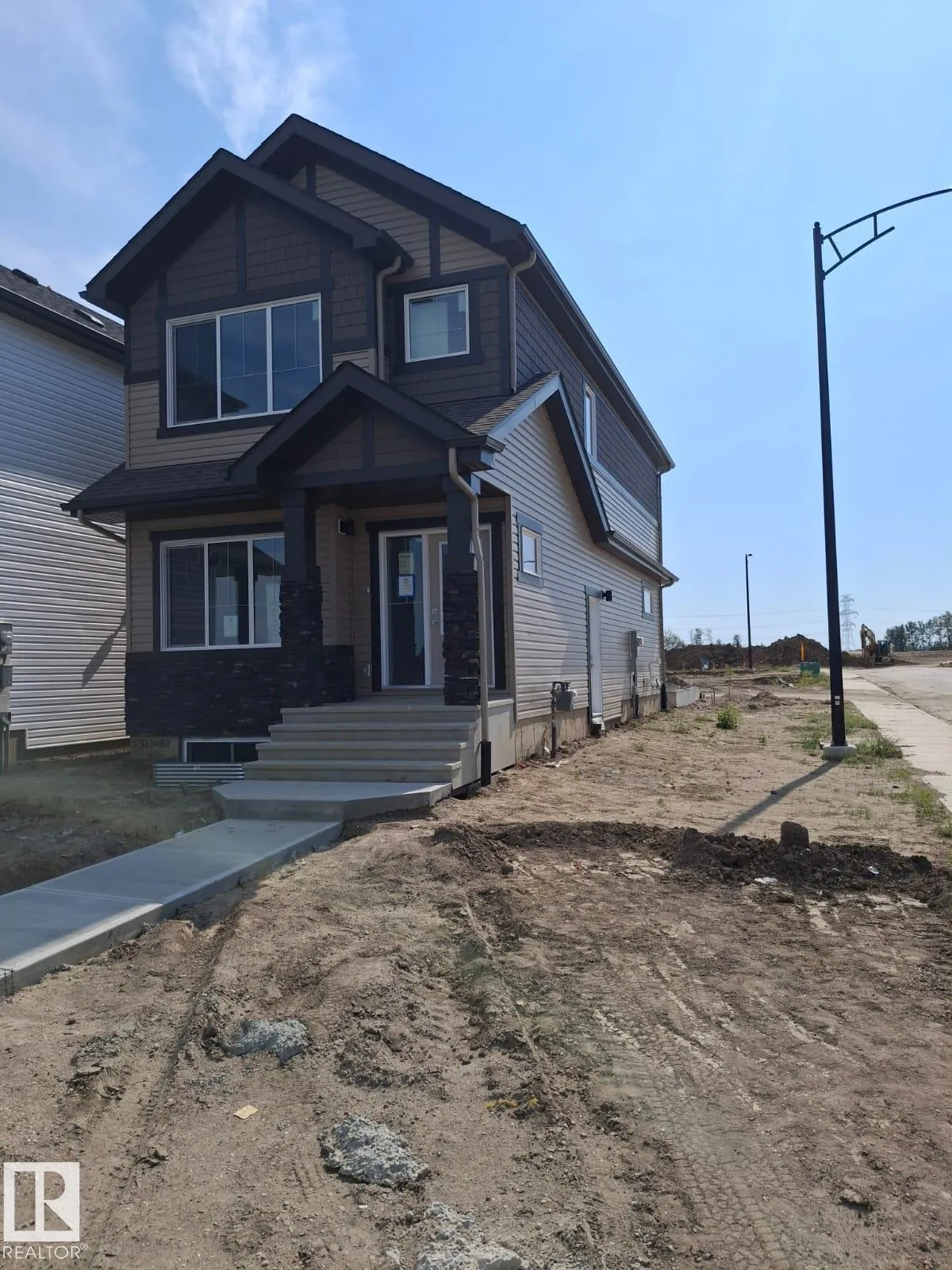 1039 Aster Boulevard