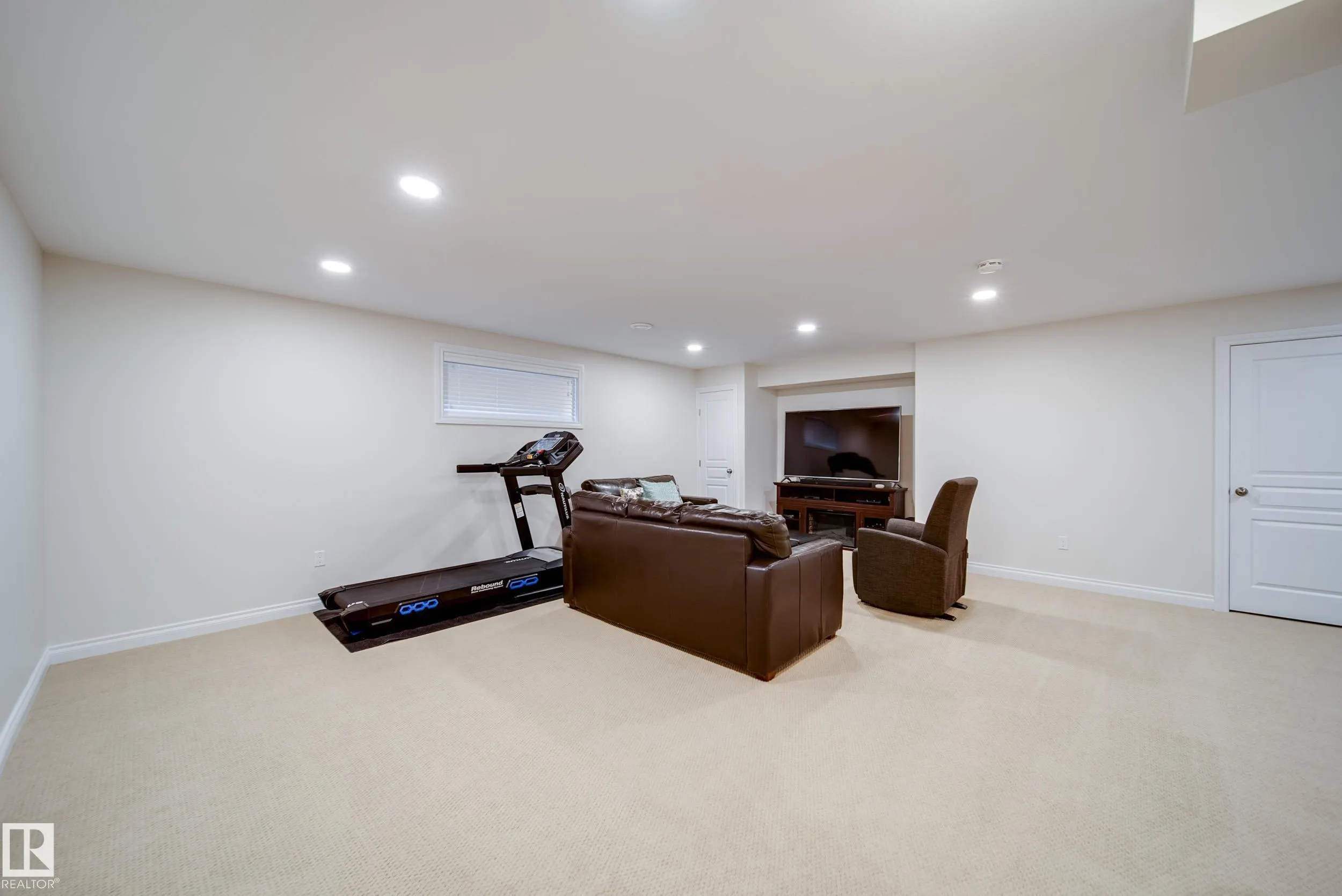 15 NORWOOD Close