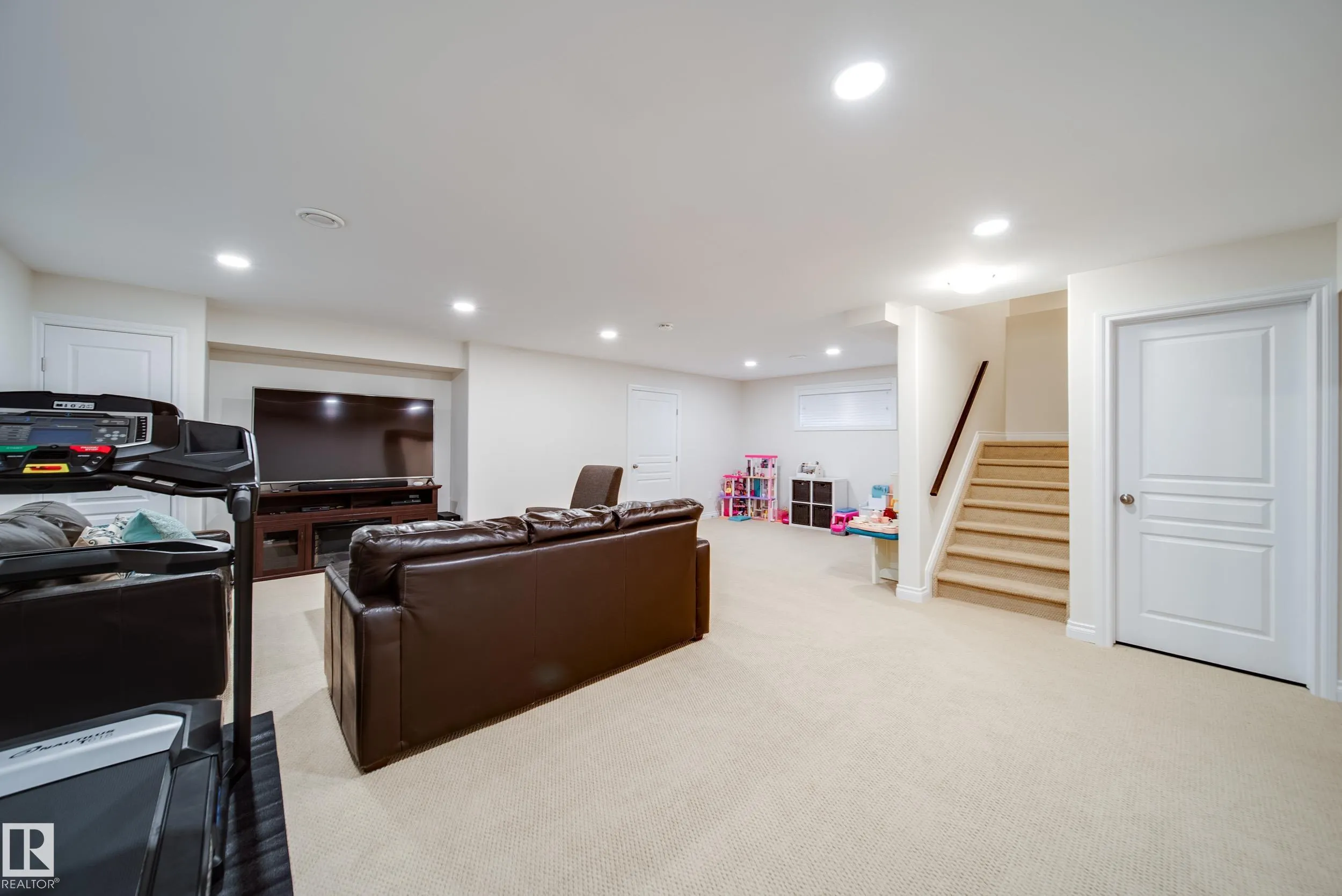 15 NORWOOD Close