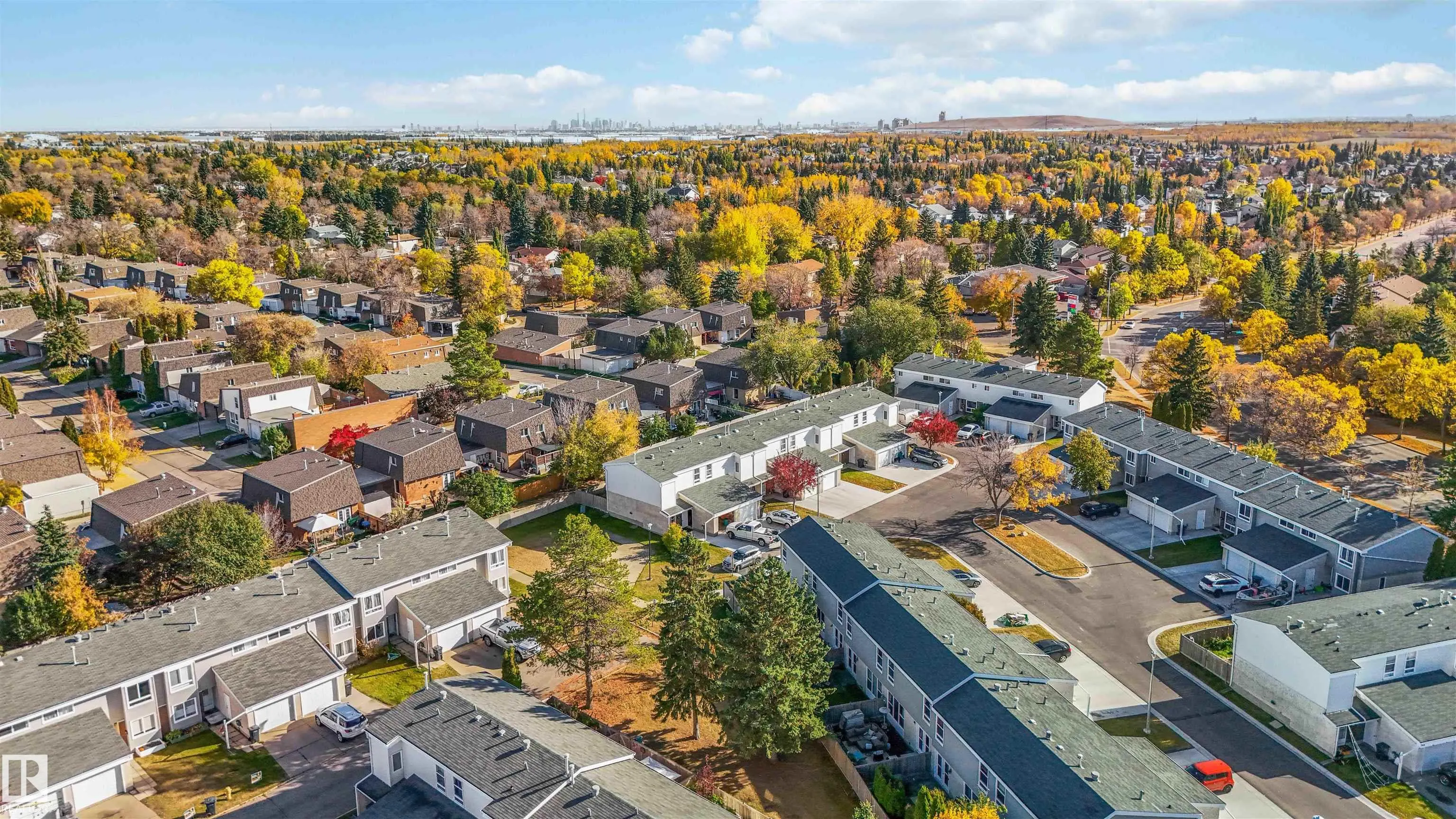 324 GRANDIN Village