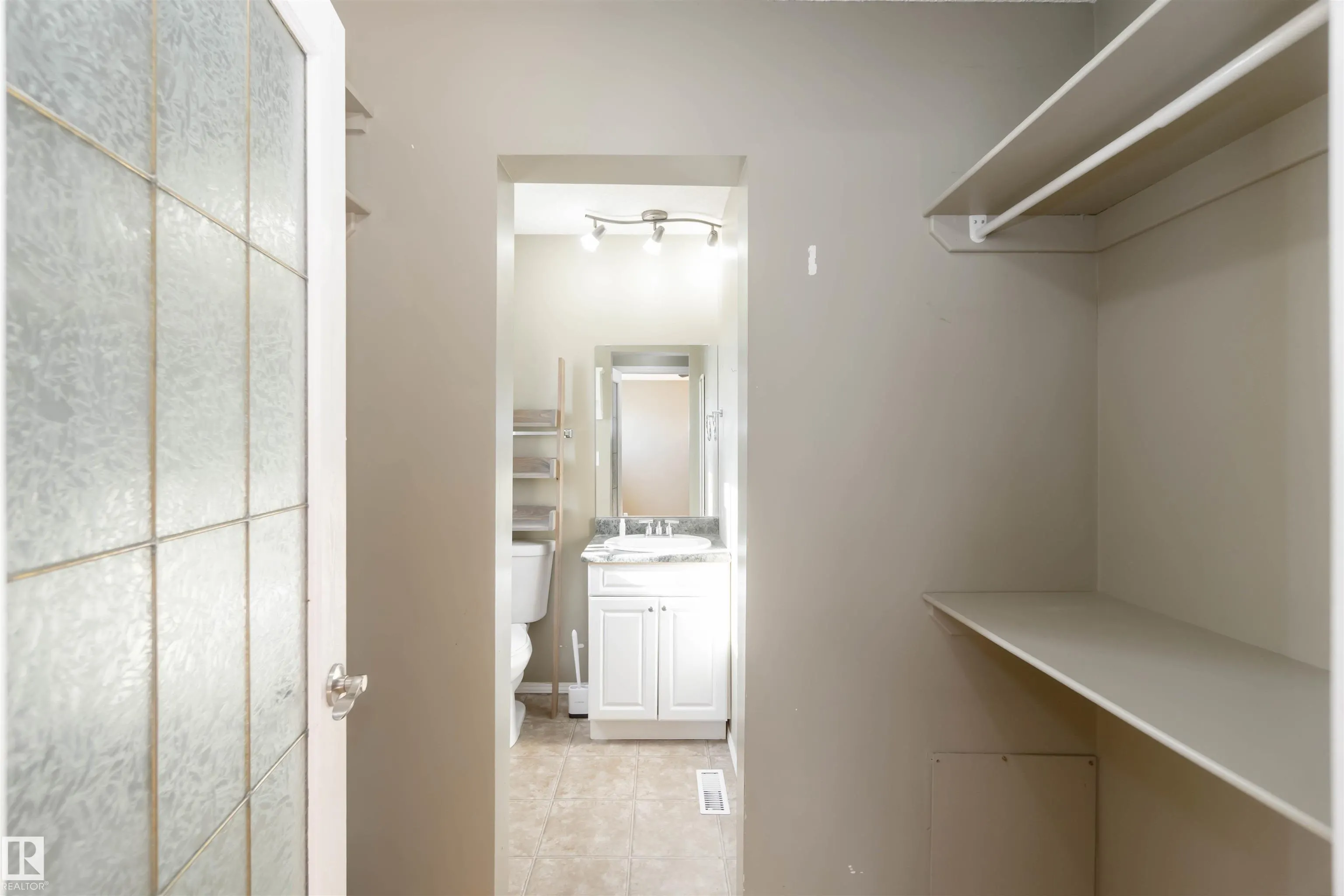 324 GRANDIN Village