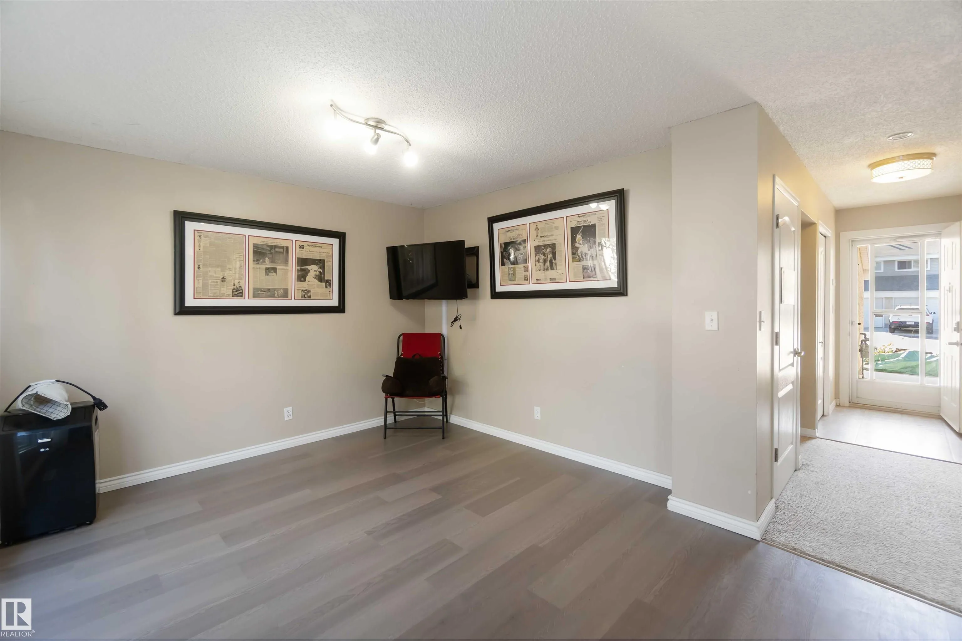 324 GRANDIN Village