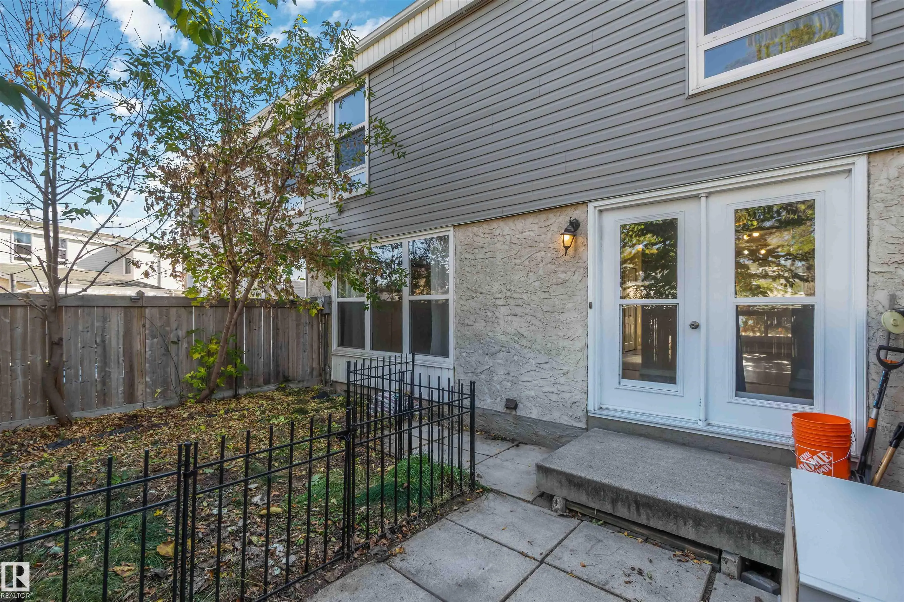 324 GRANDIN Village