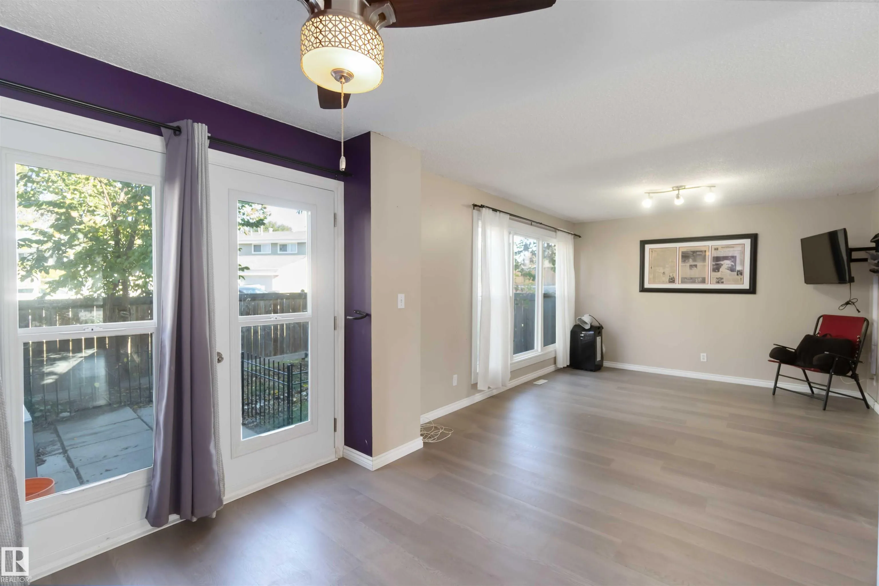 324 GRANDIN Village
