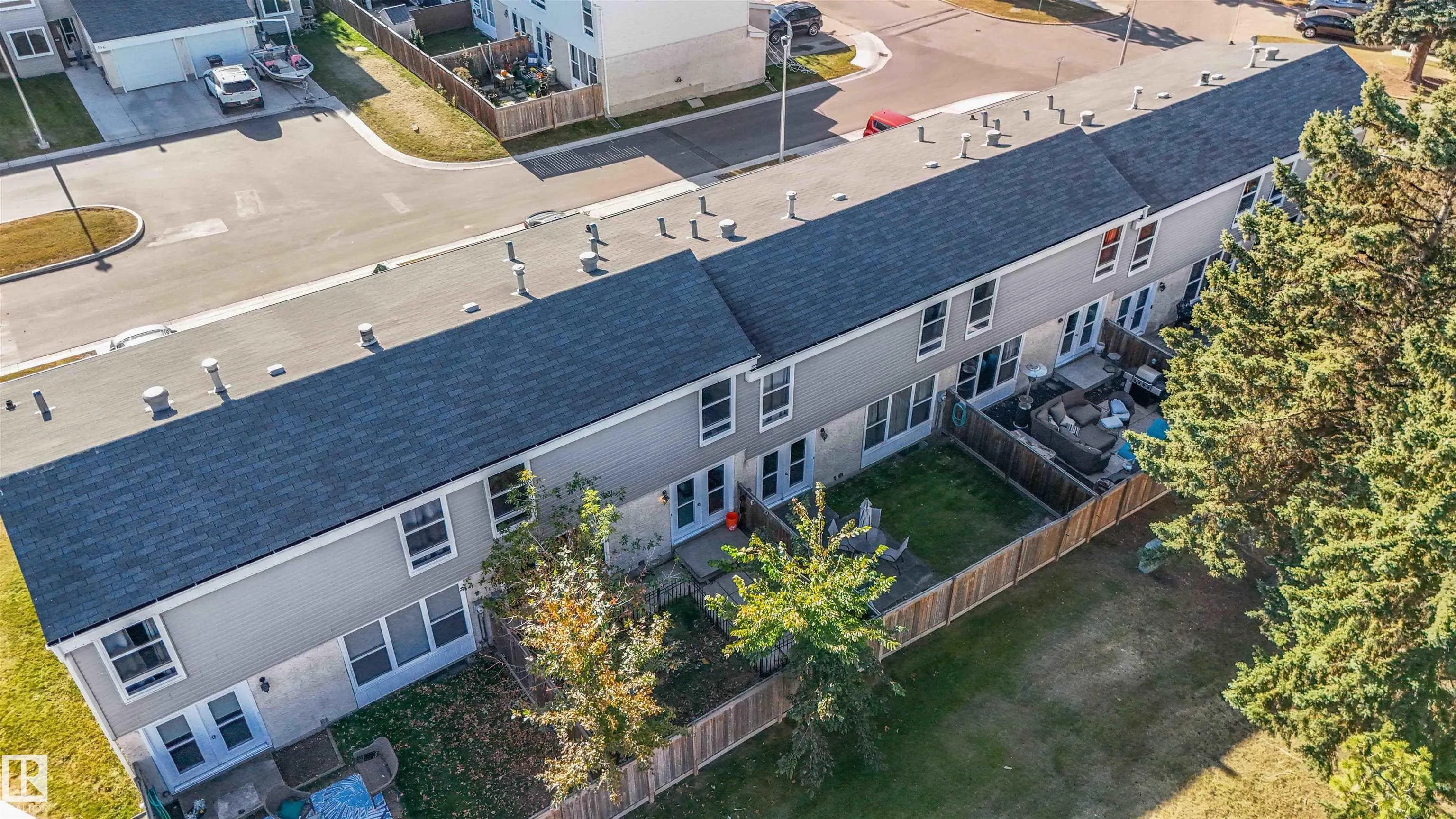 324 GRANDIN Village