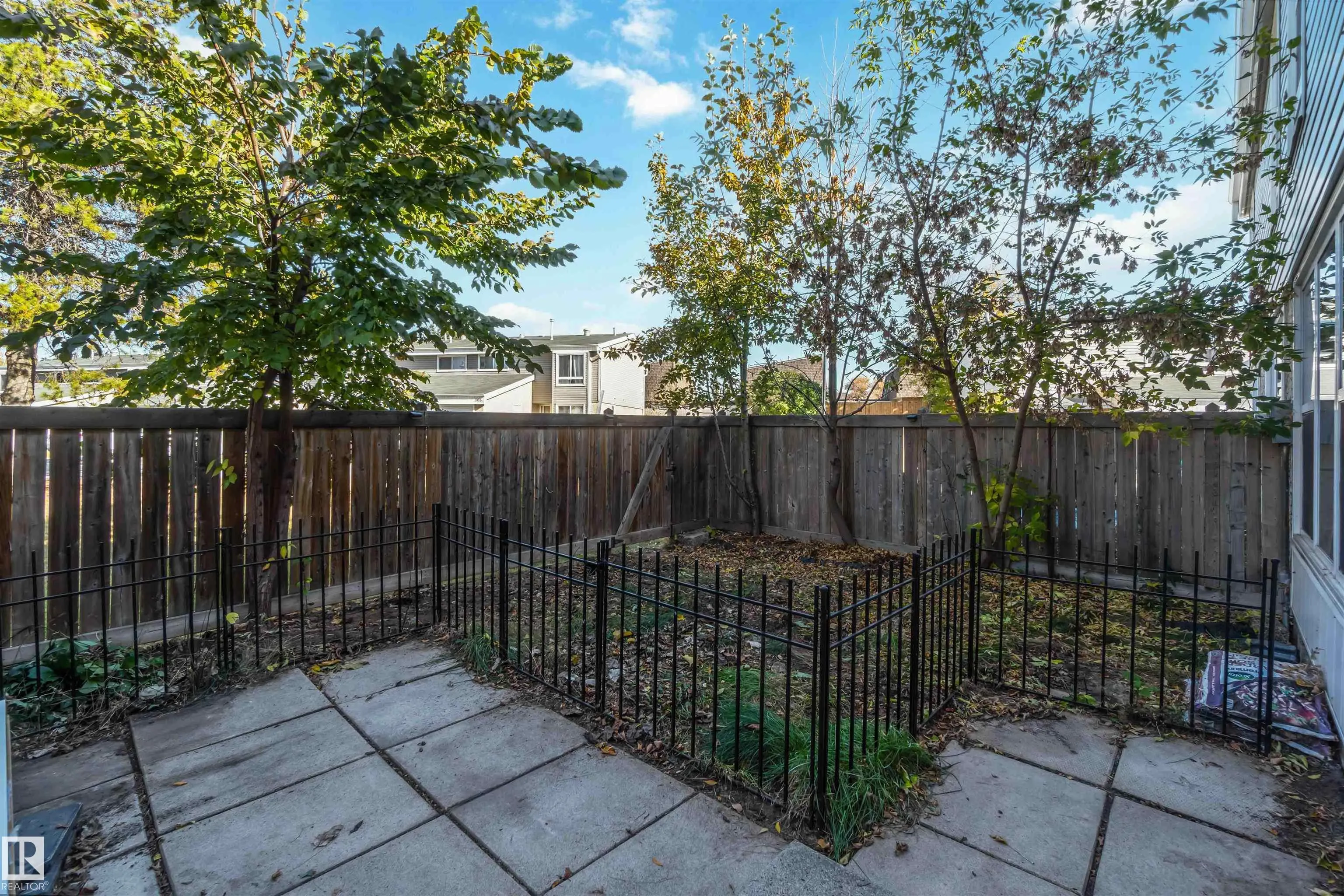 324 GRANDIN Village