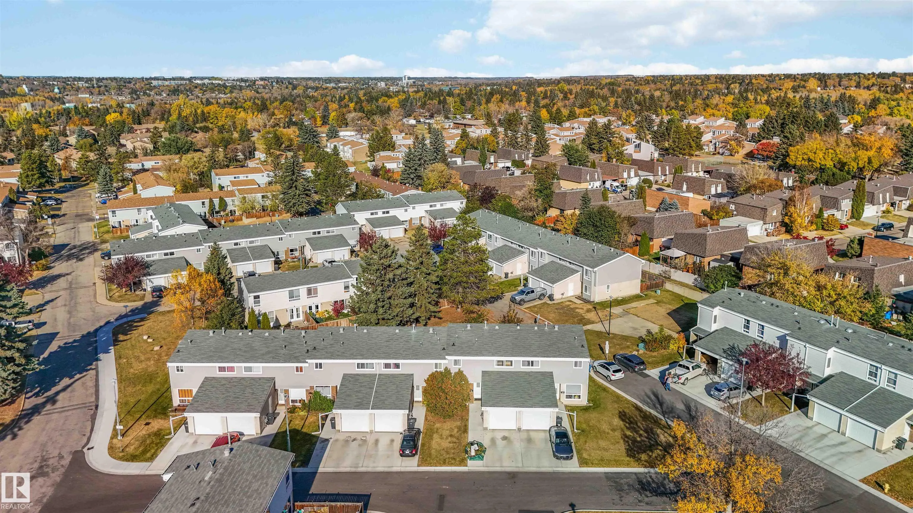 324 GRANDIN Village
