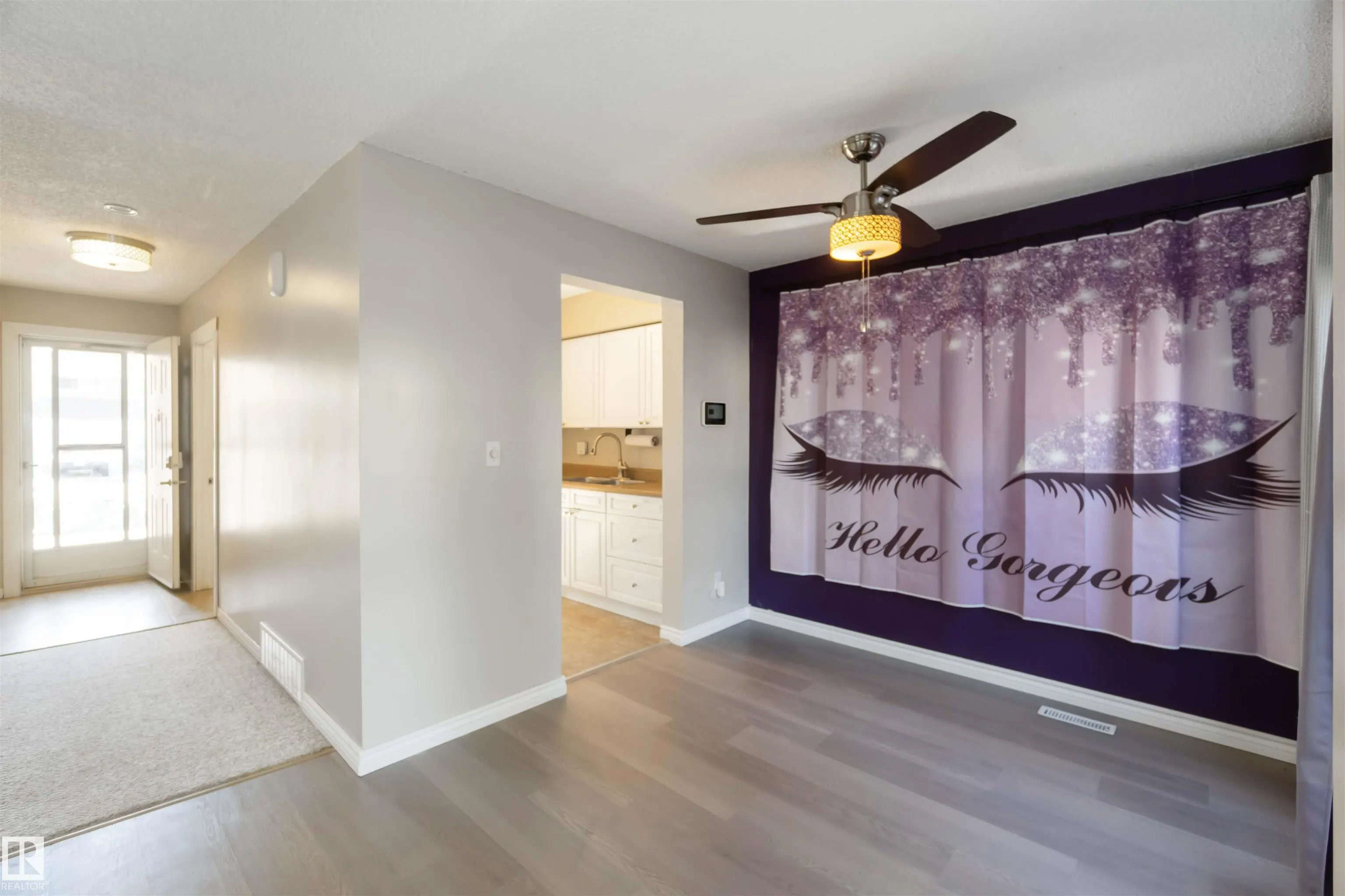 324 GRANDIN Village
