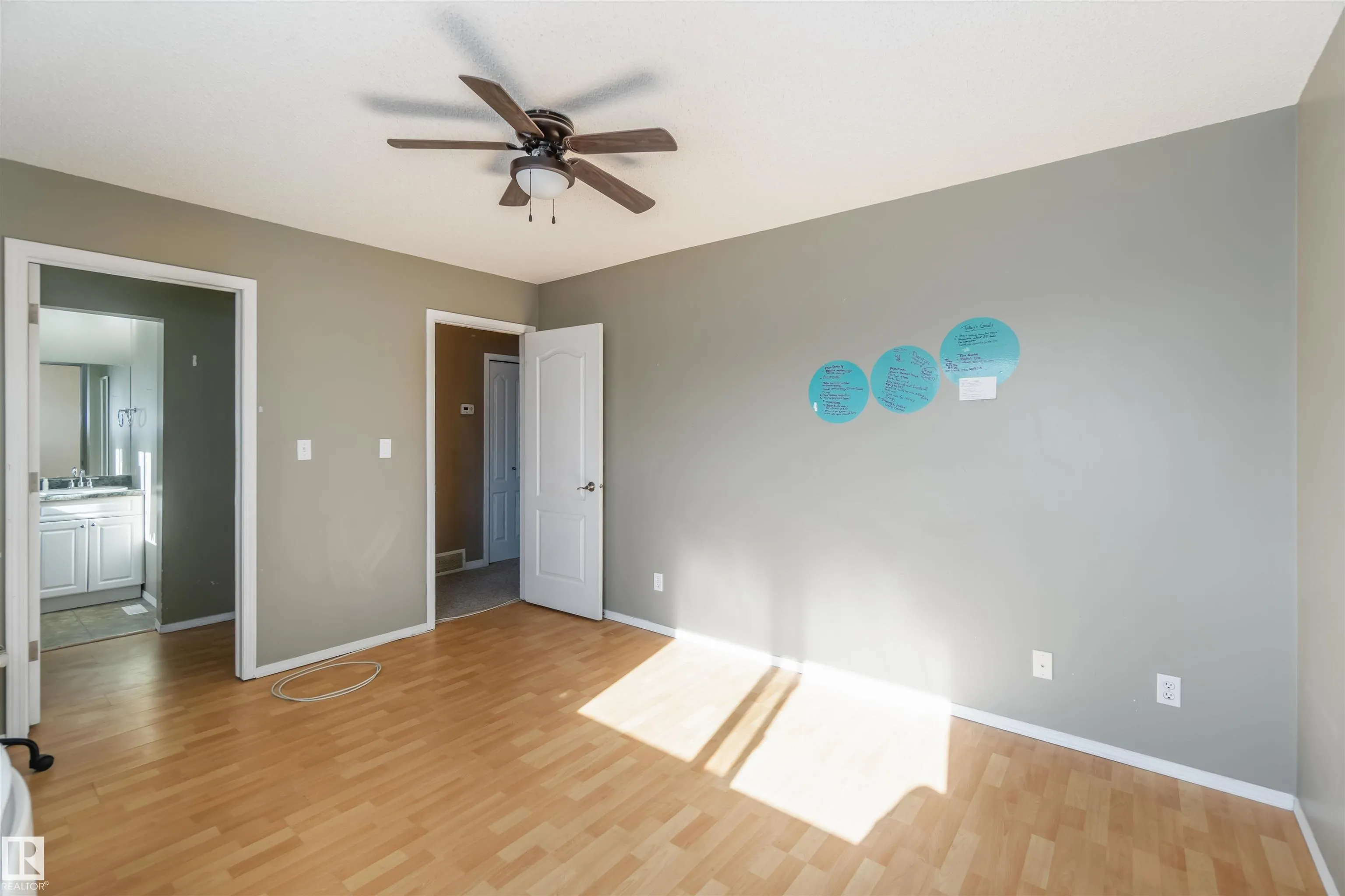 324 GRANDIN Village