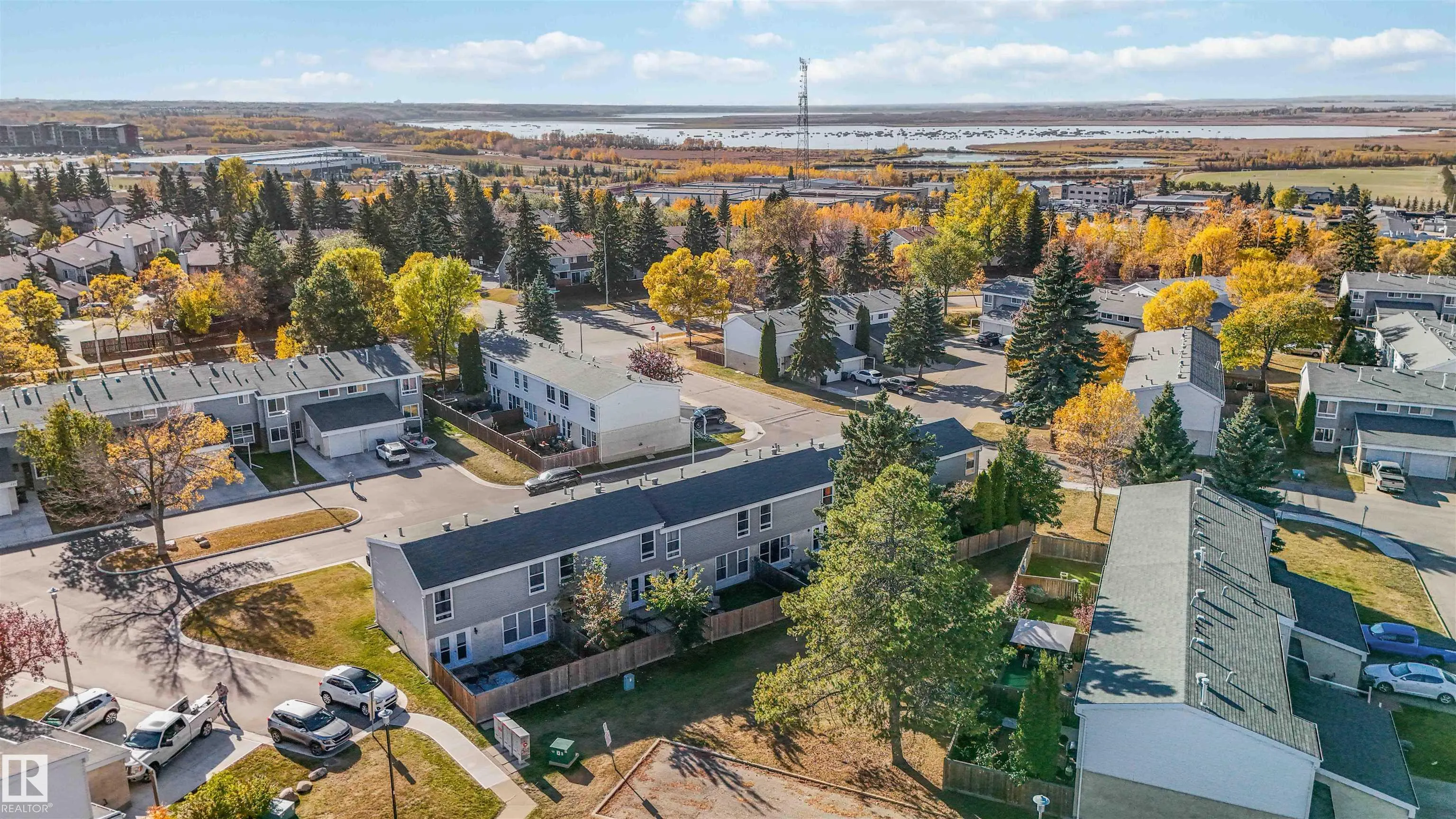 324 GRANDIN Village