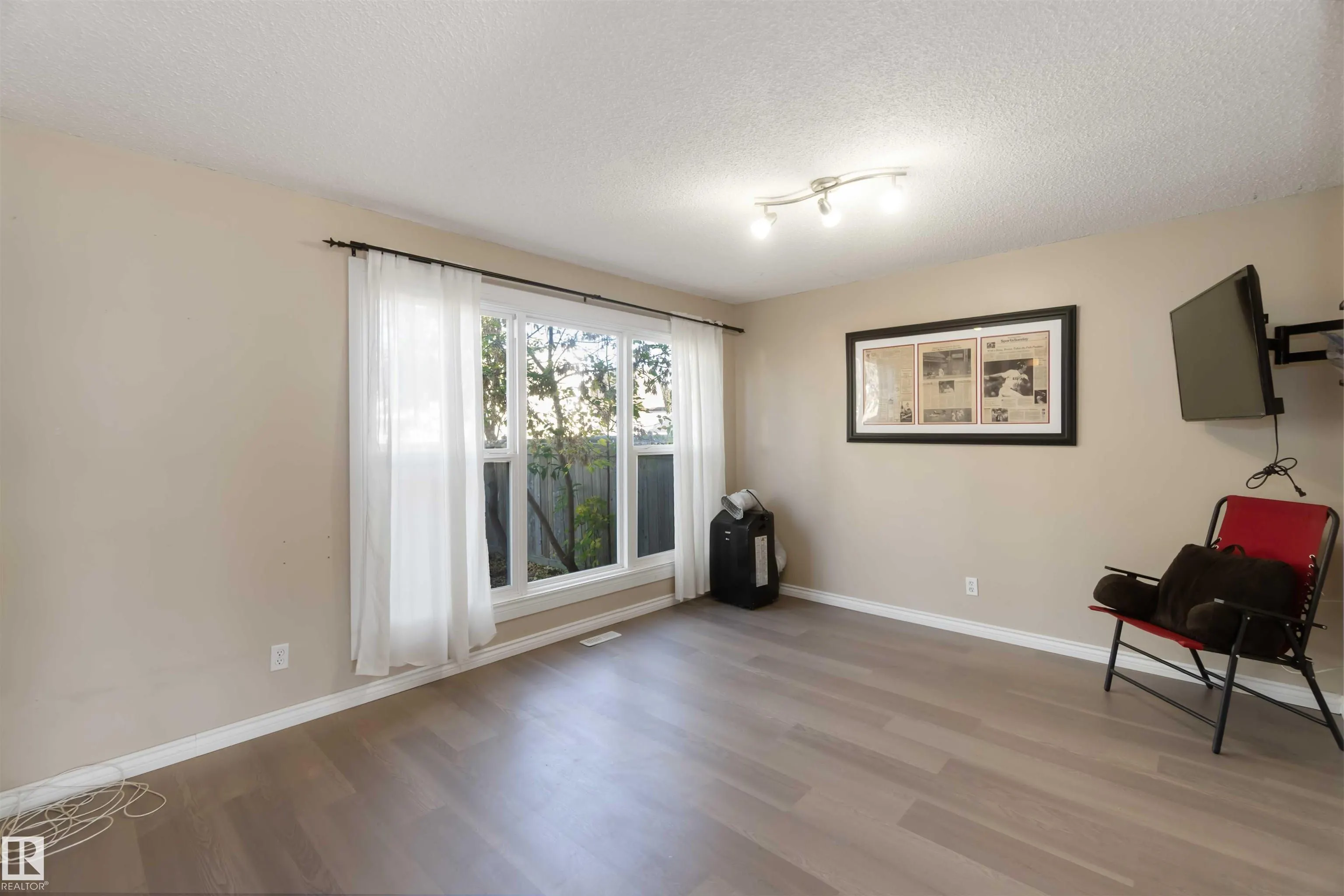 324 GRANDIN Village