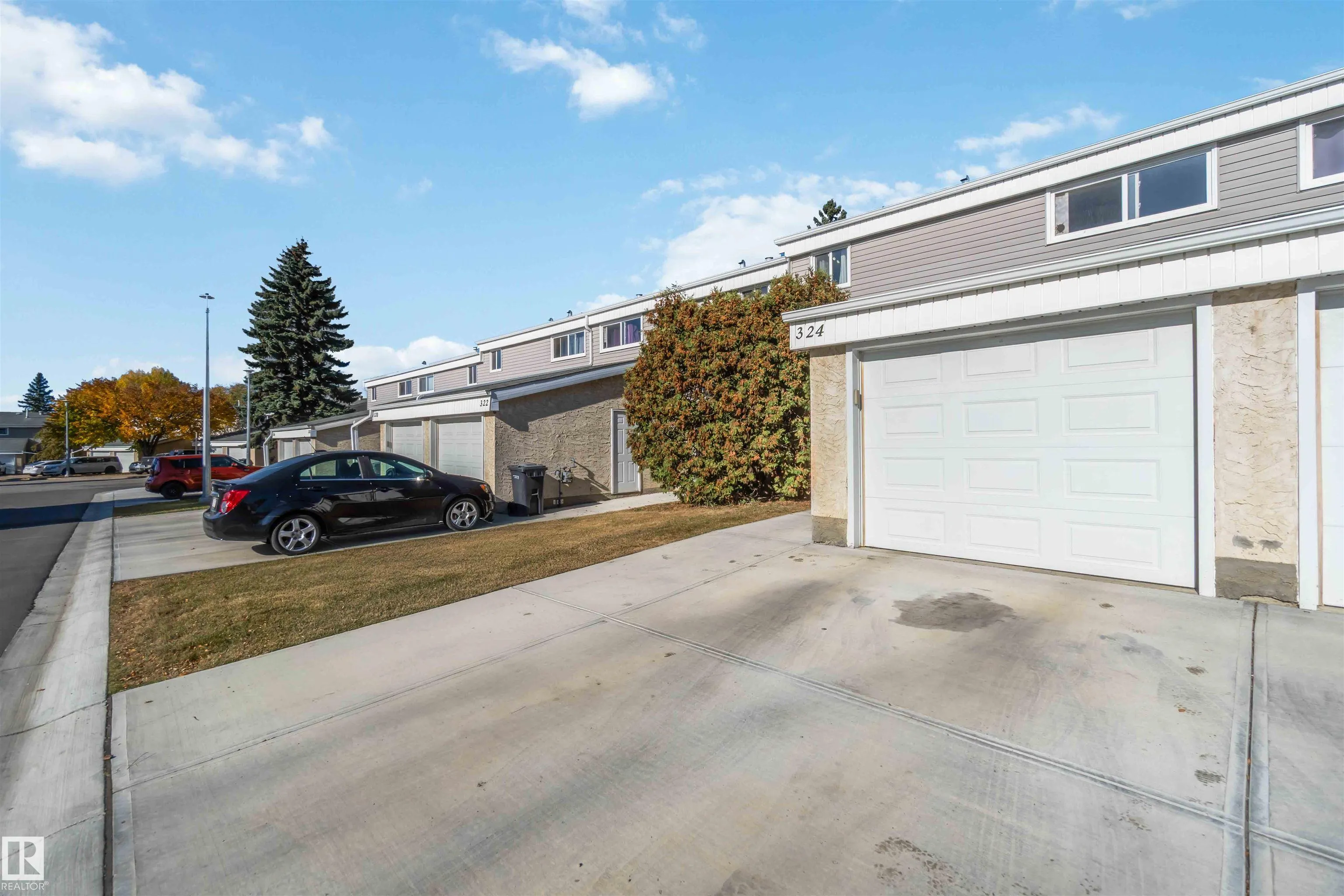 324 GRANDIN Village