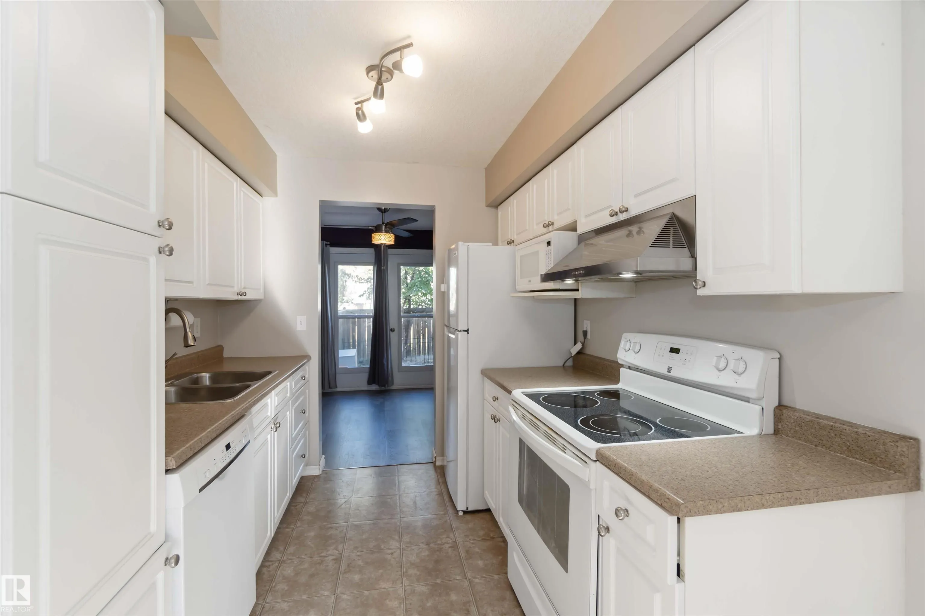324 GRANDIN Village