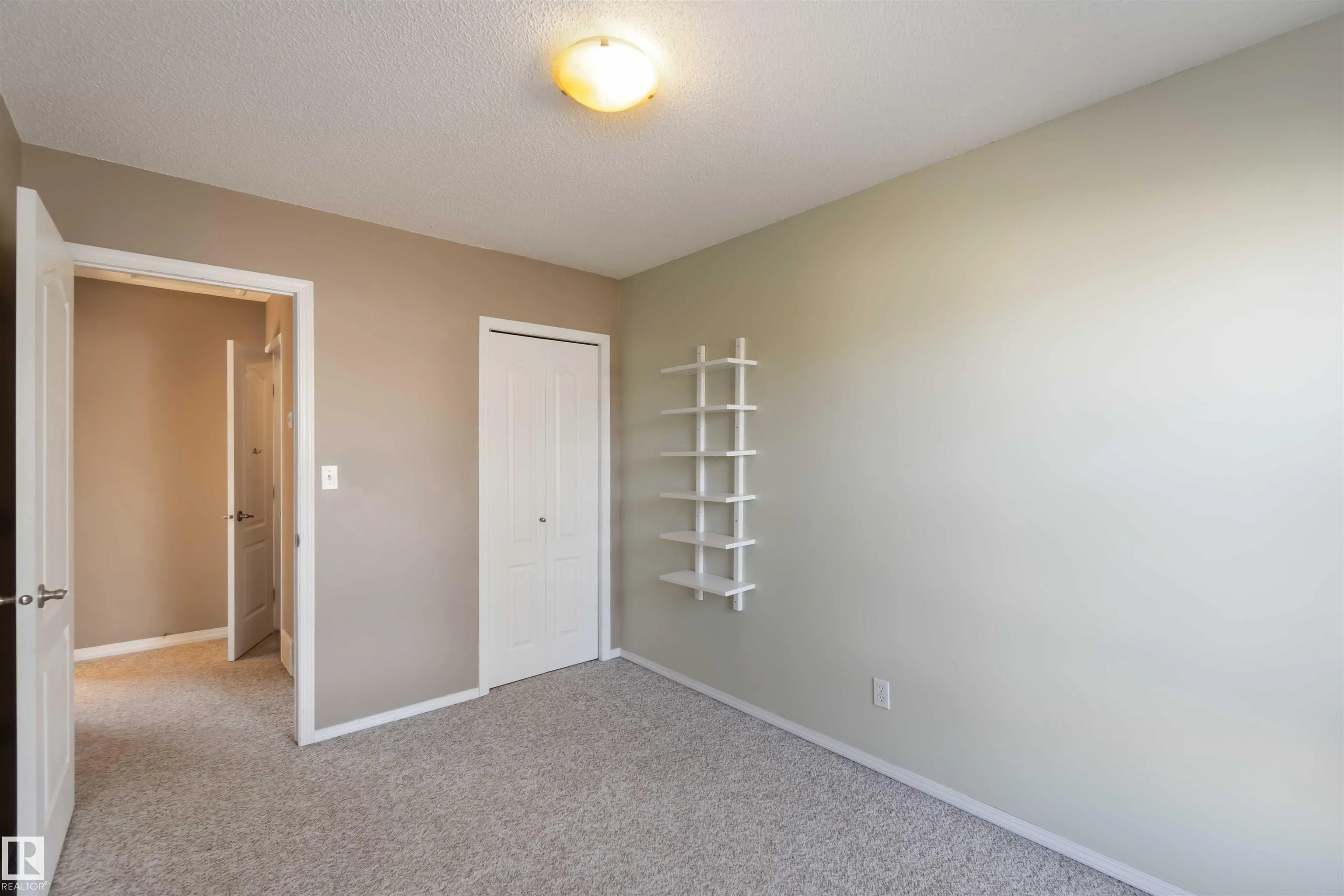 324 GRANDIN Village
