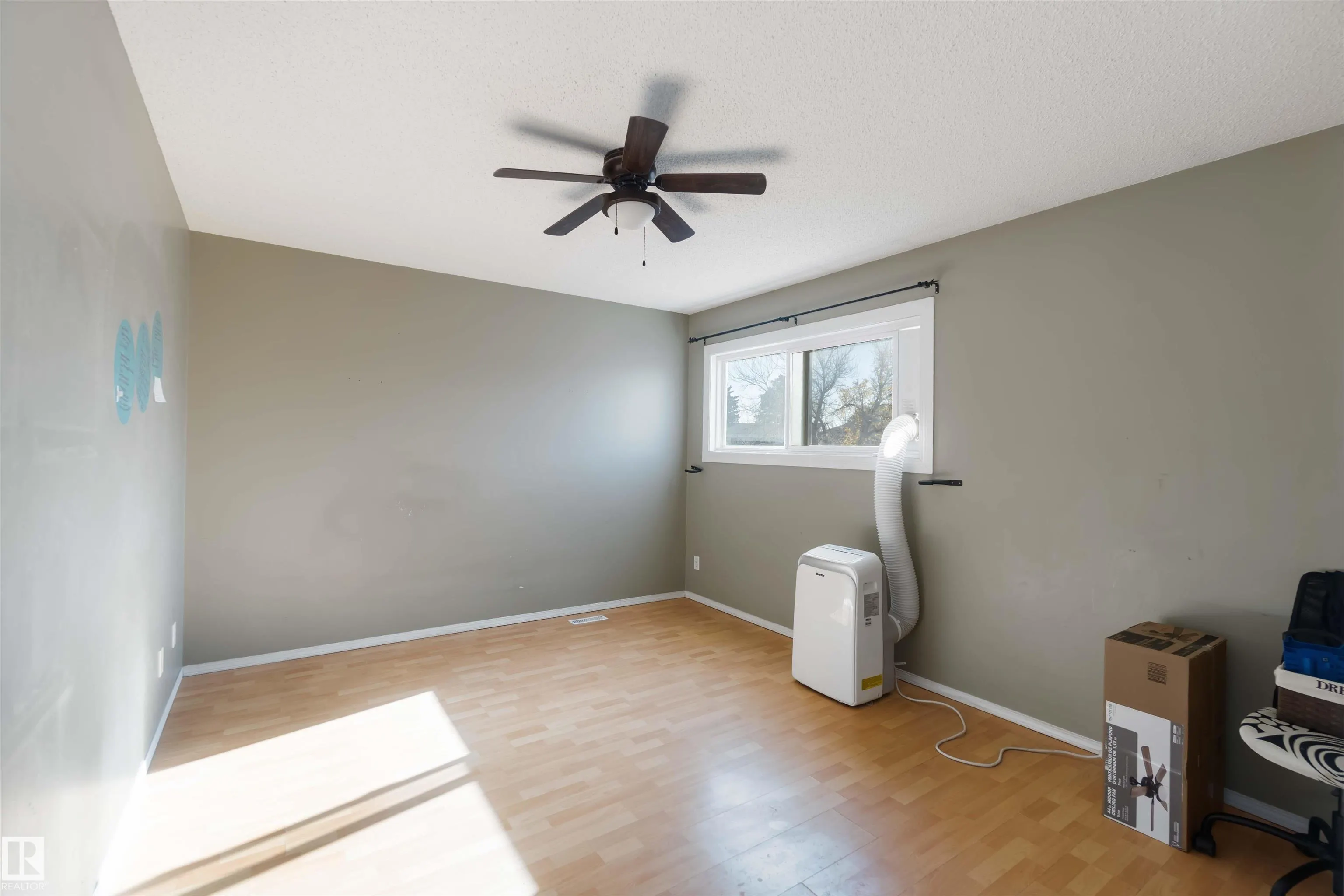 324 GRANDIN Village