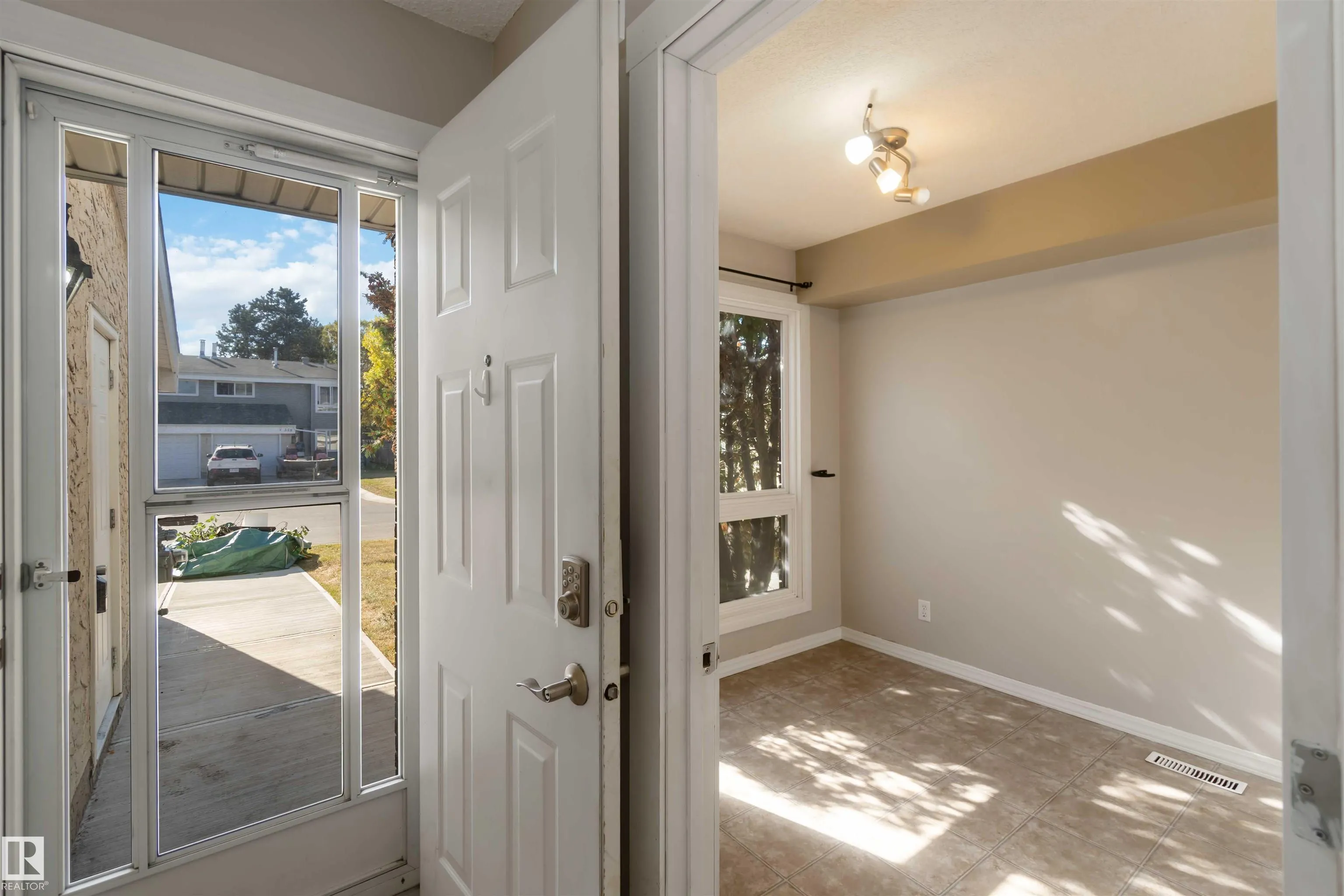 324 GRANDIN Village
