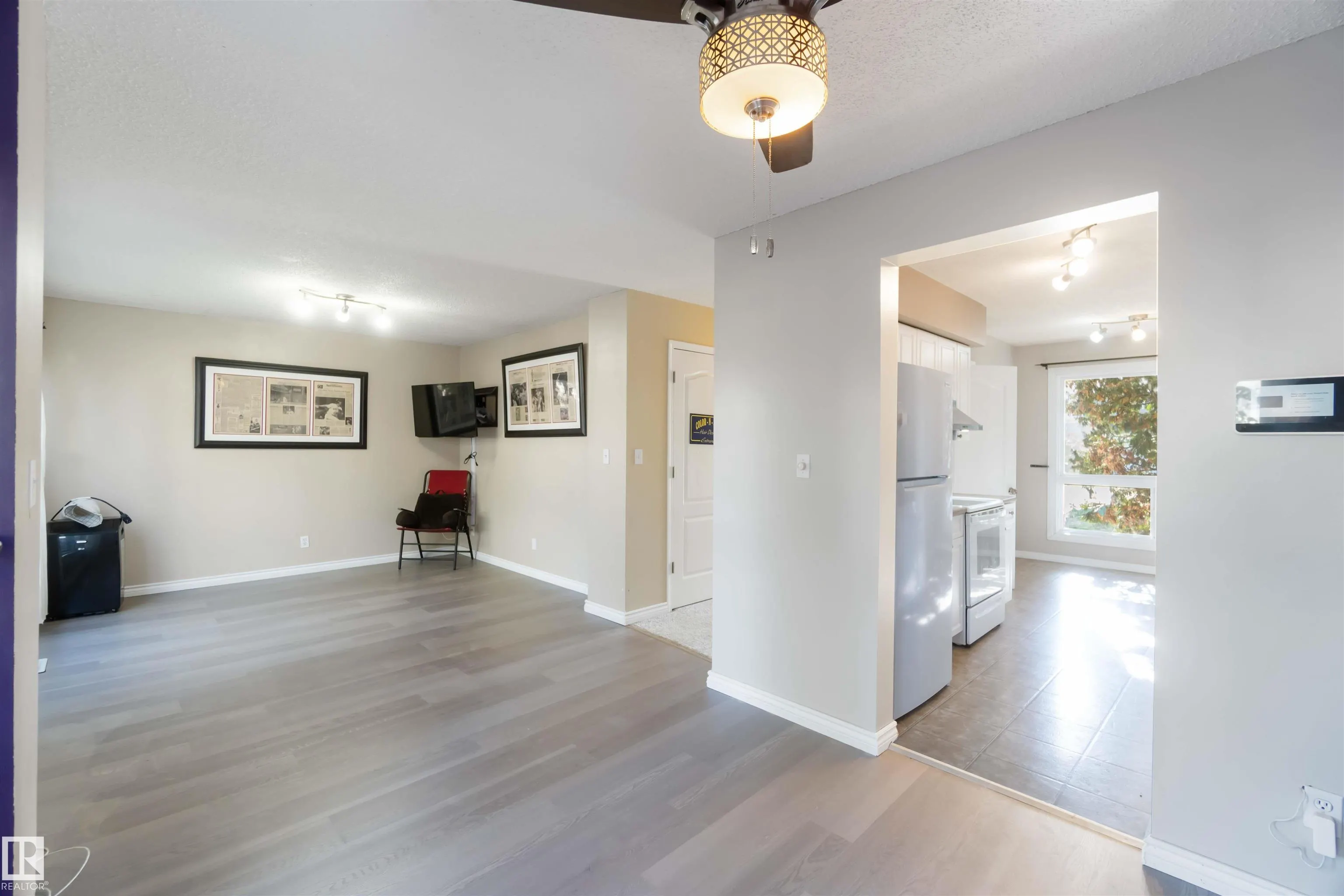 324 GRANDIN Village