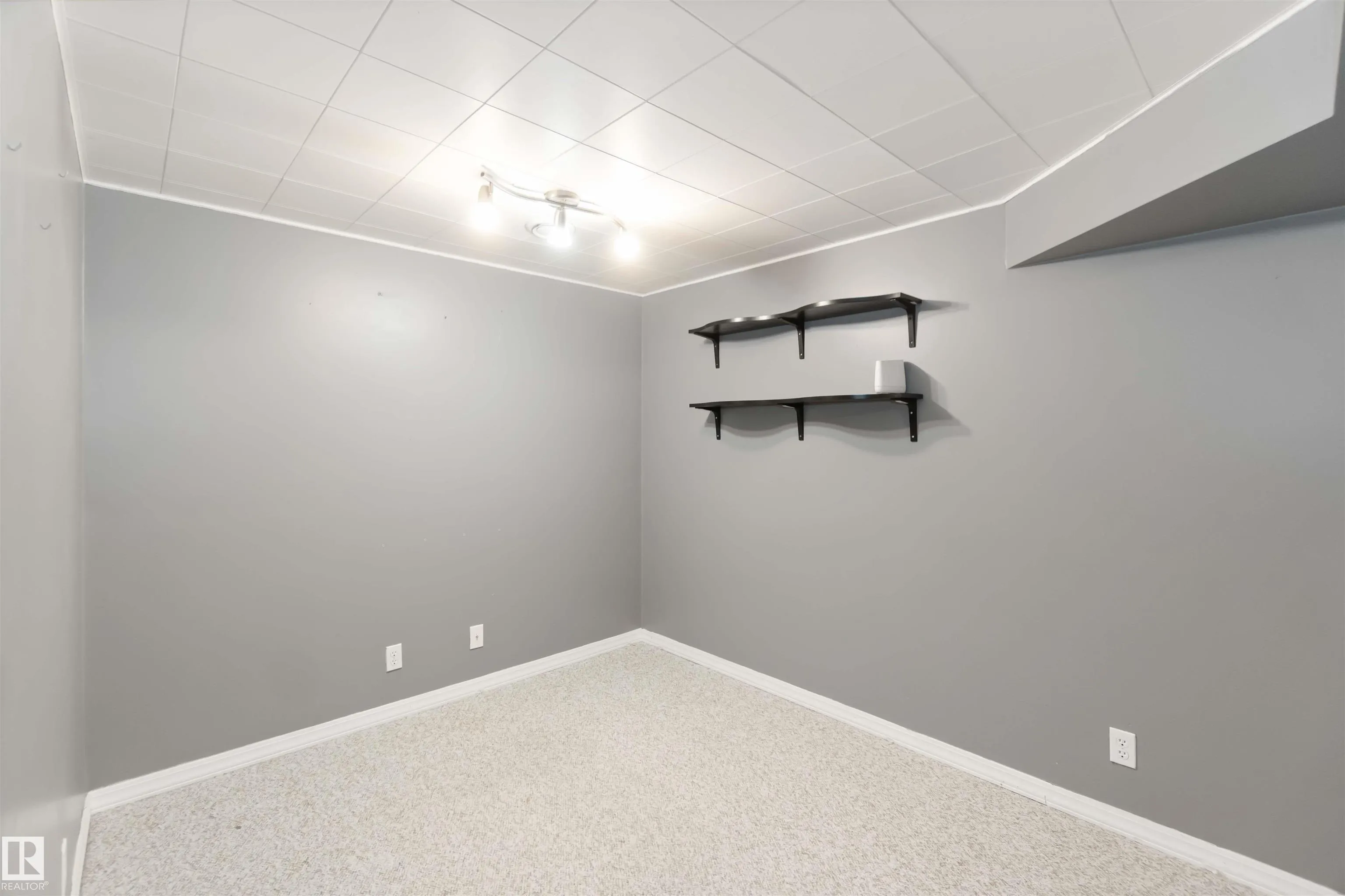 324 GRANDIN Village