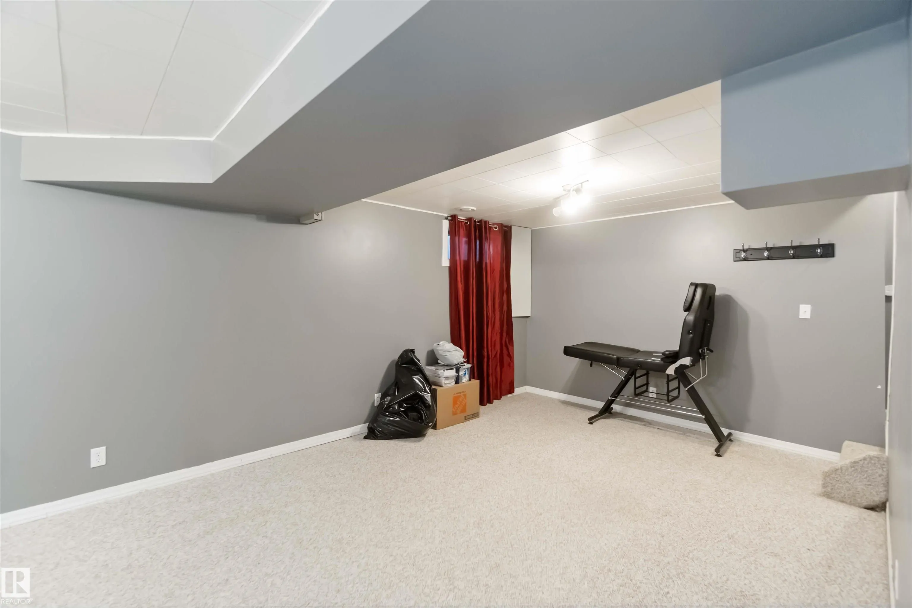 324 GRANDIN Village