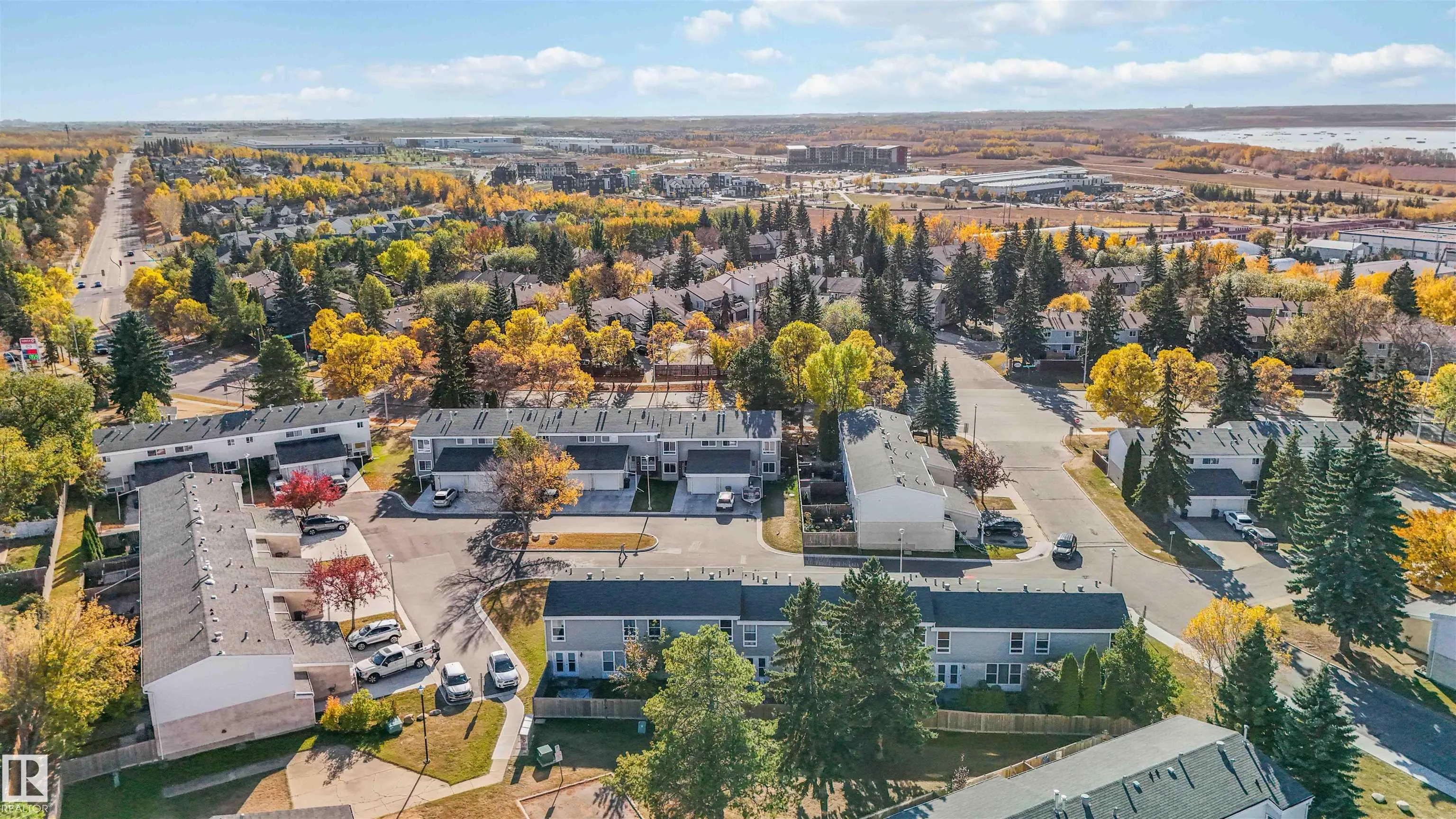 324 GRANDIN Village