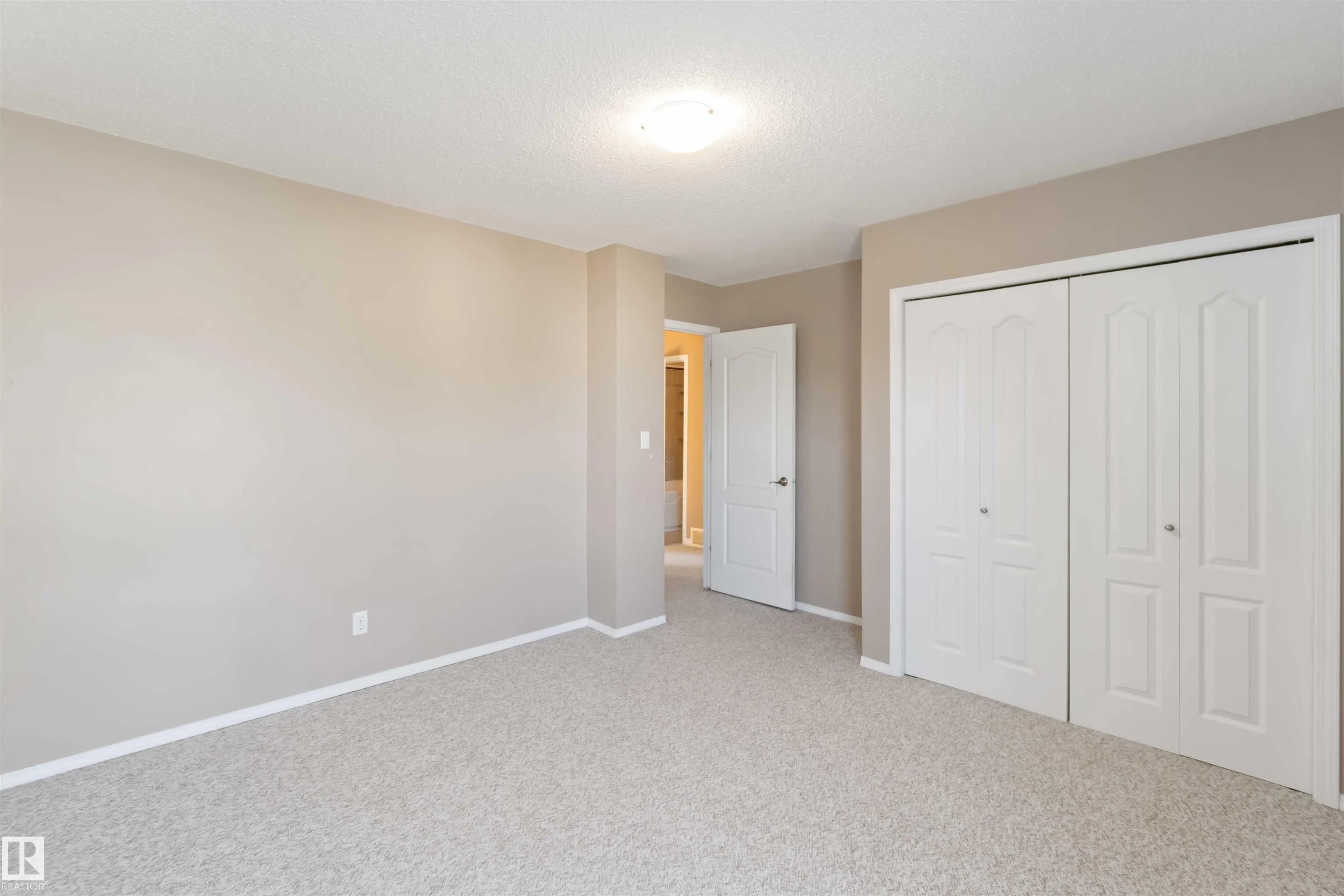 324 GRANDIN Village