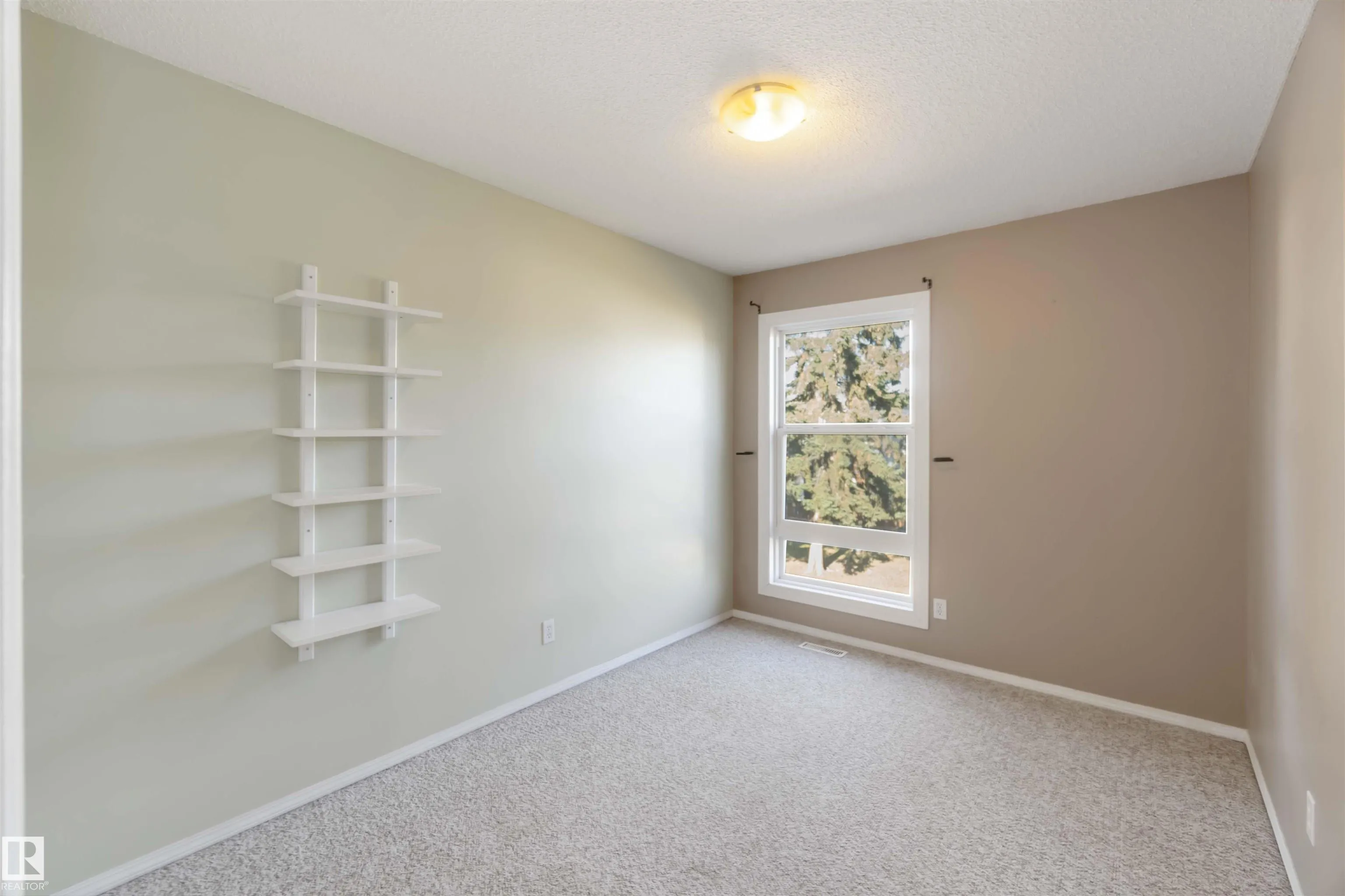 324 GRANDIN Village