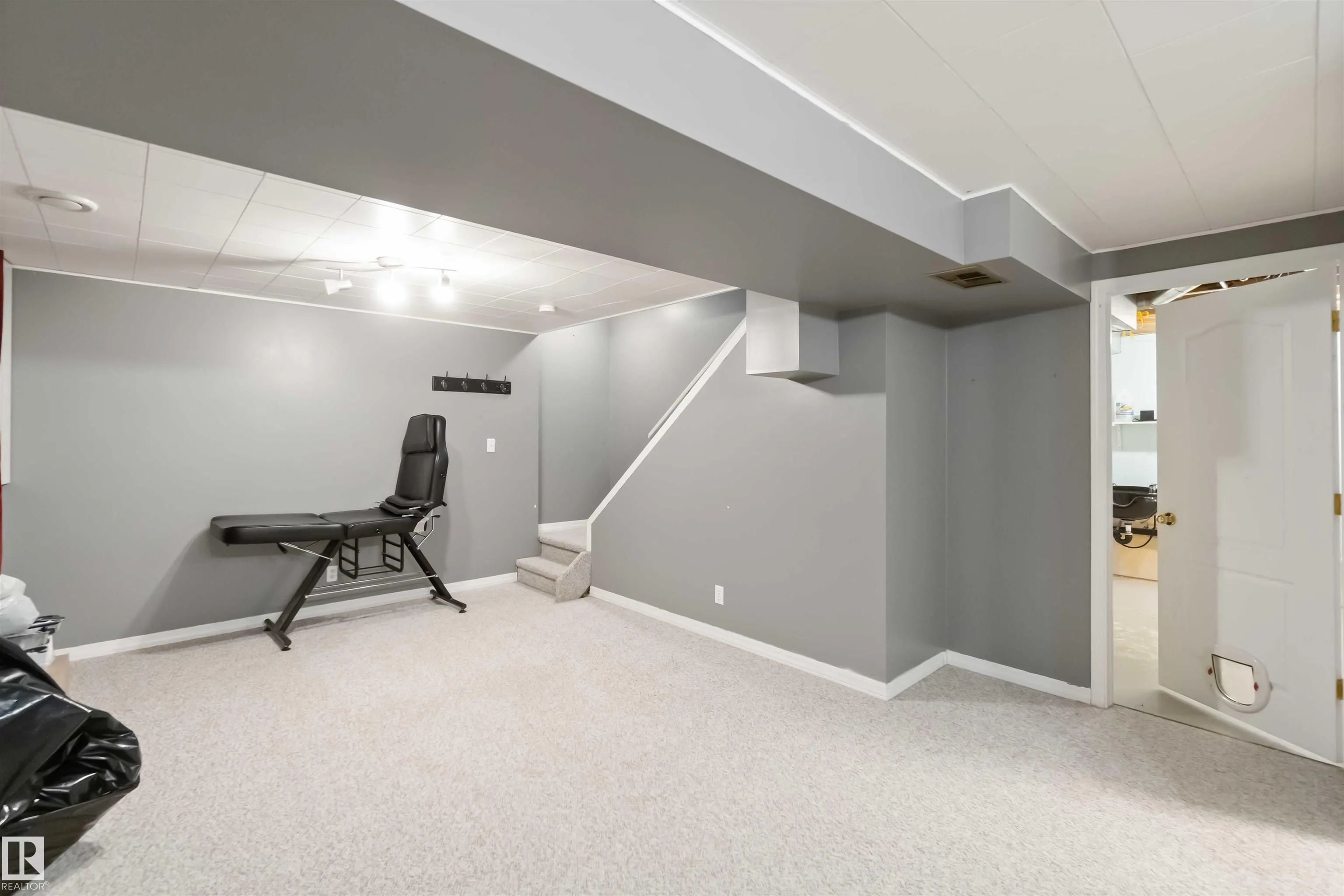 324 GRANDIN Village