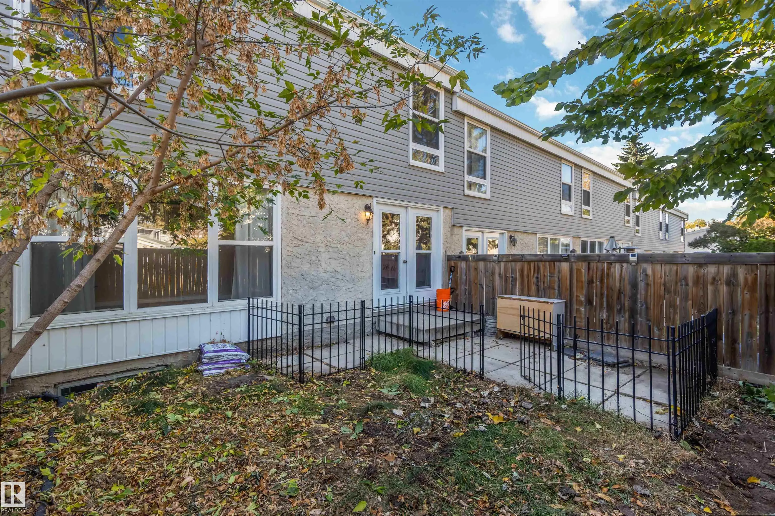 324 GRANDIN Village