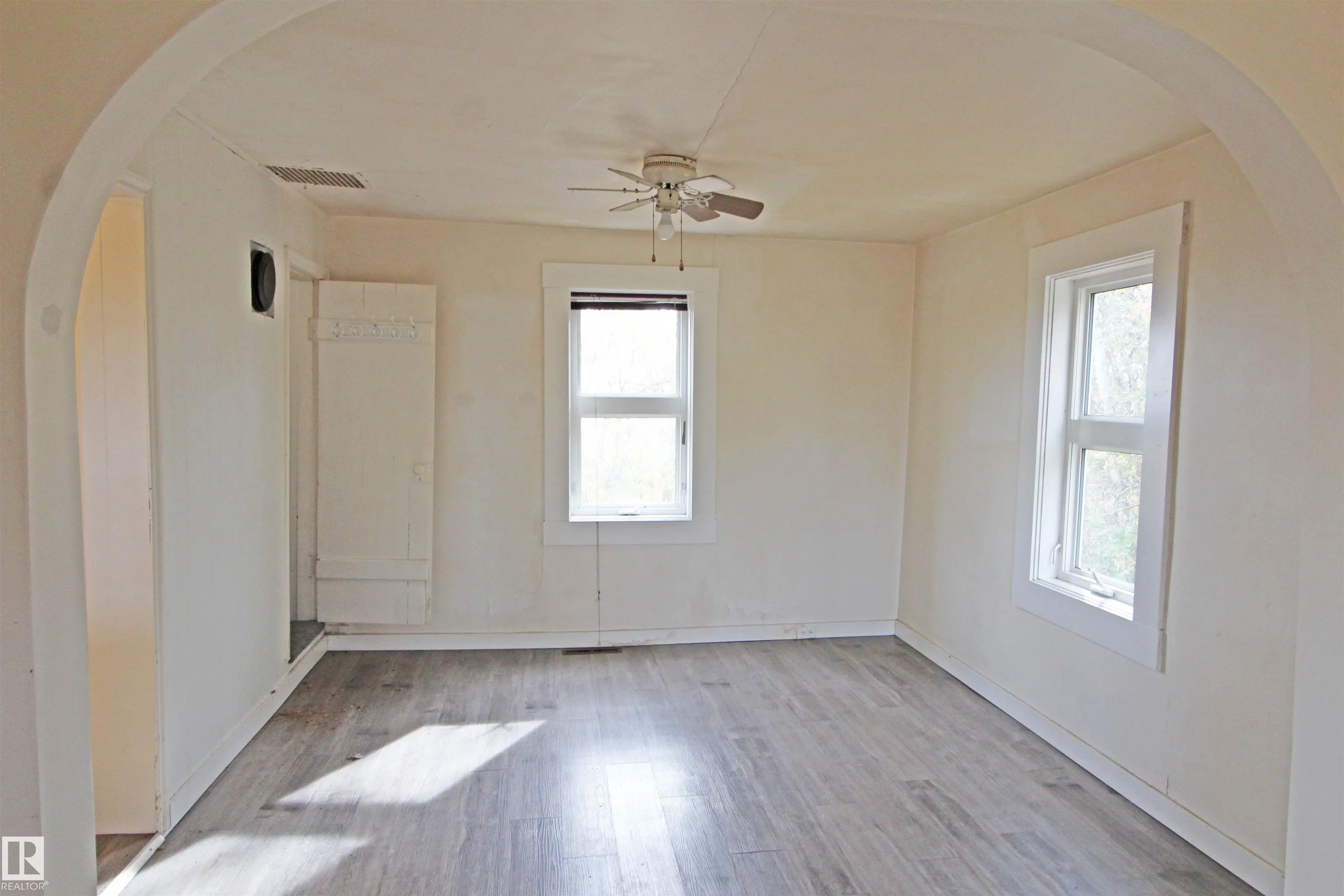452063 RGE ROAD 242