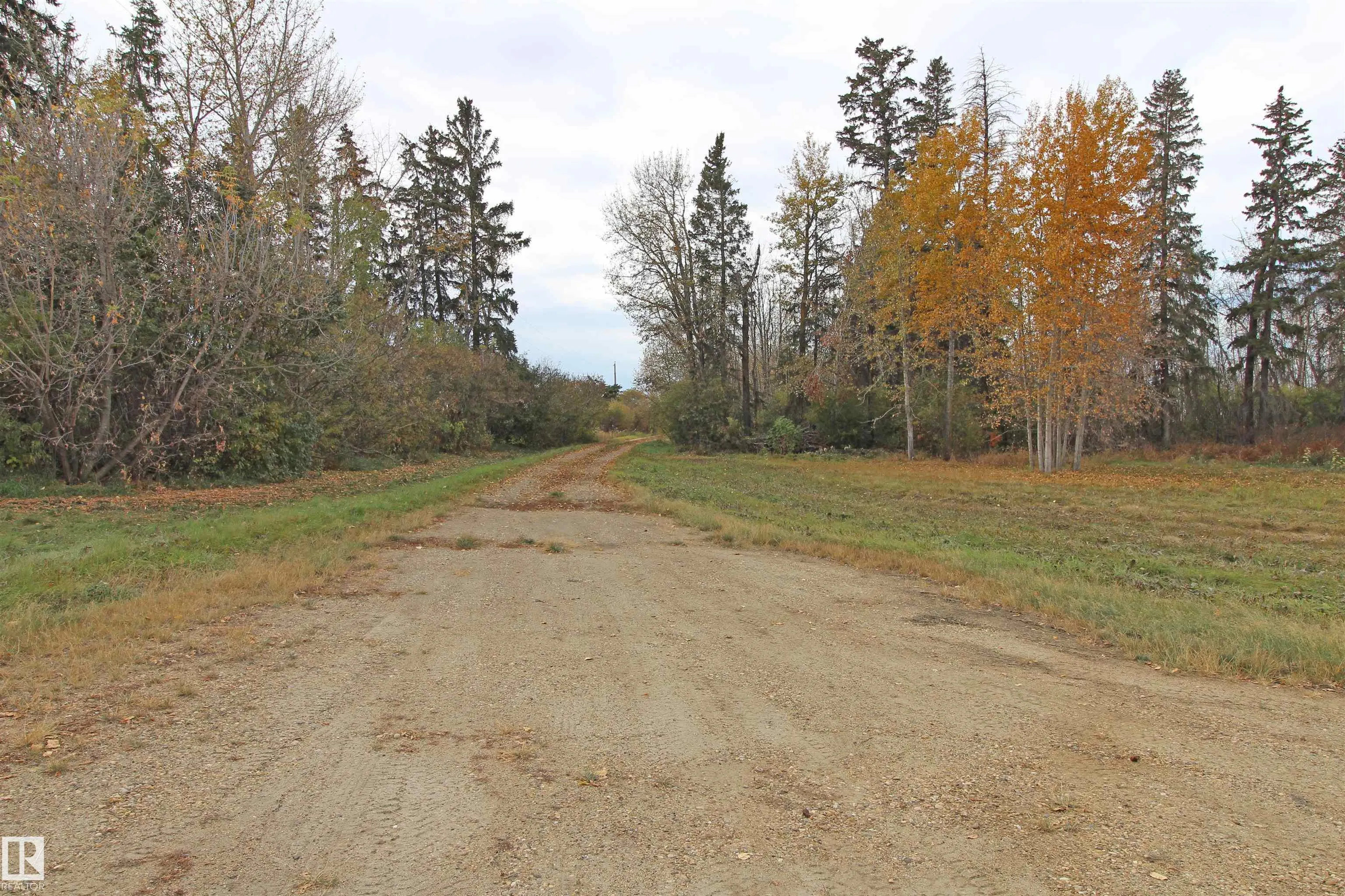 452063 RGE ROAD 242