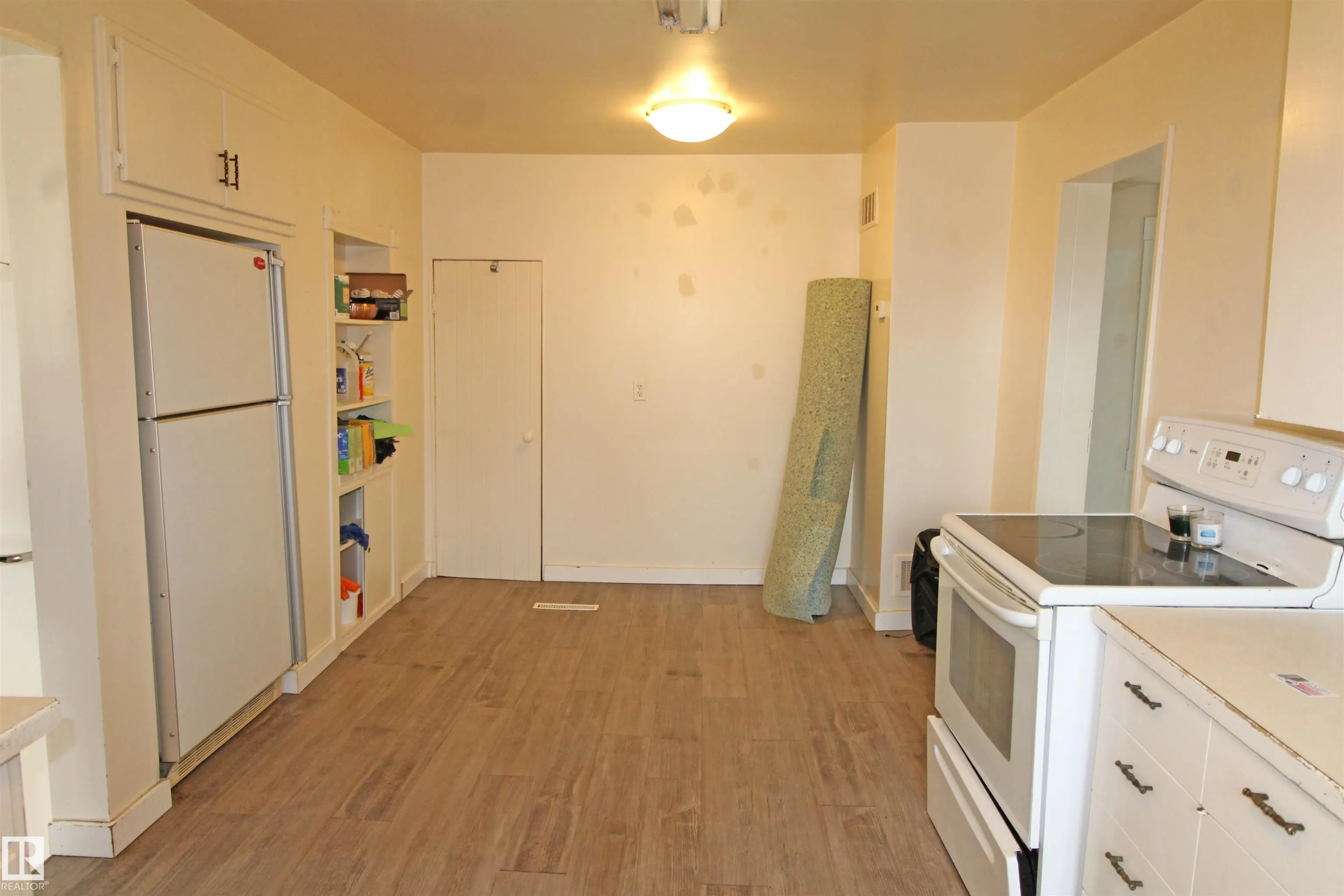 452063 RGE ROAD 242