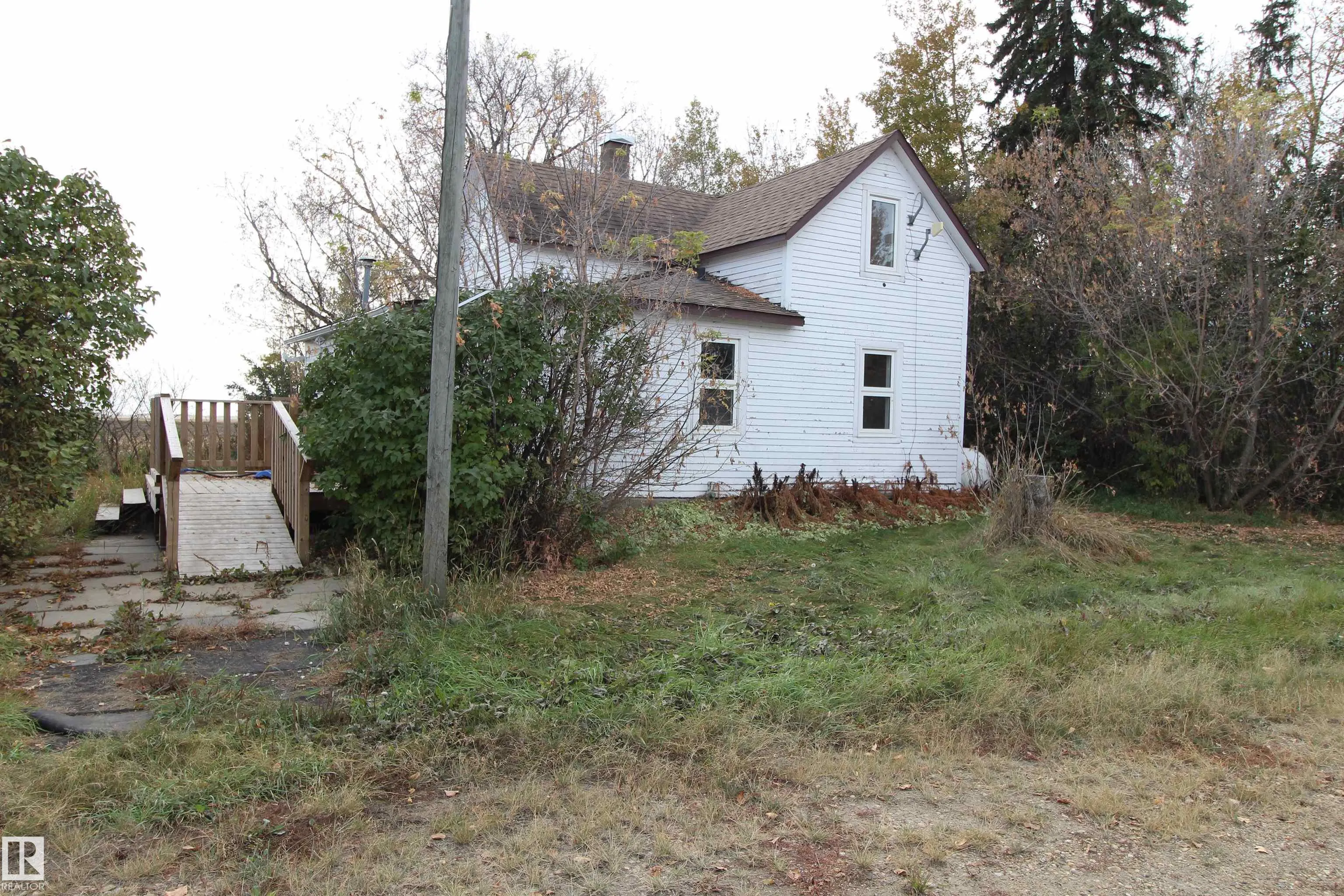 452063 RGE ROAD 242