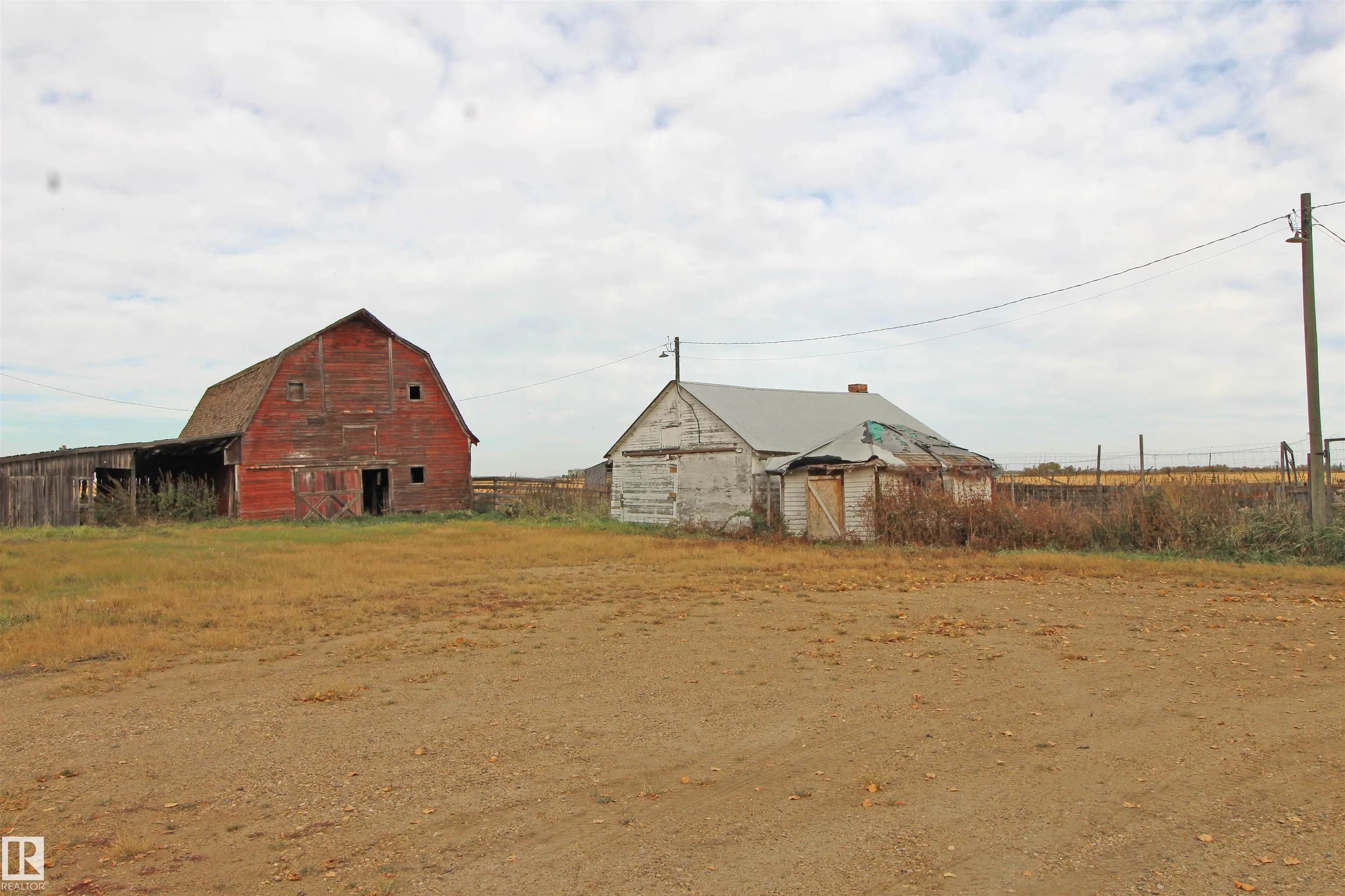452063 RGE ROAD 242
