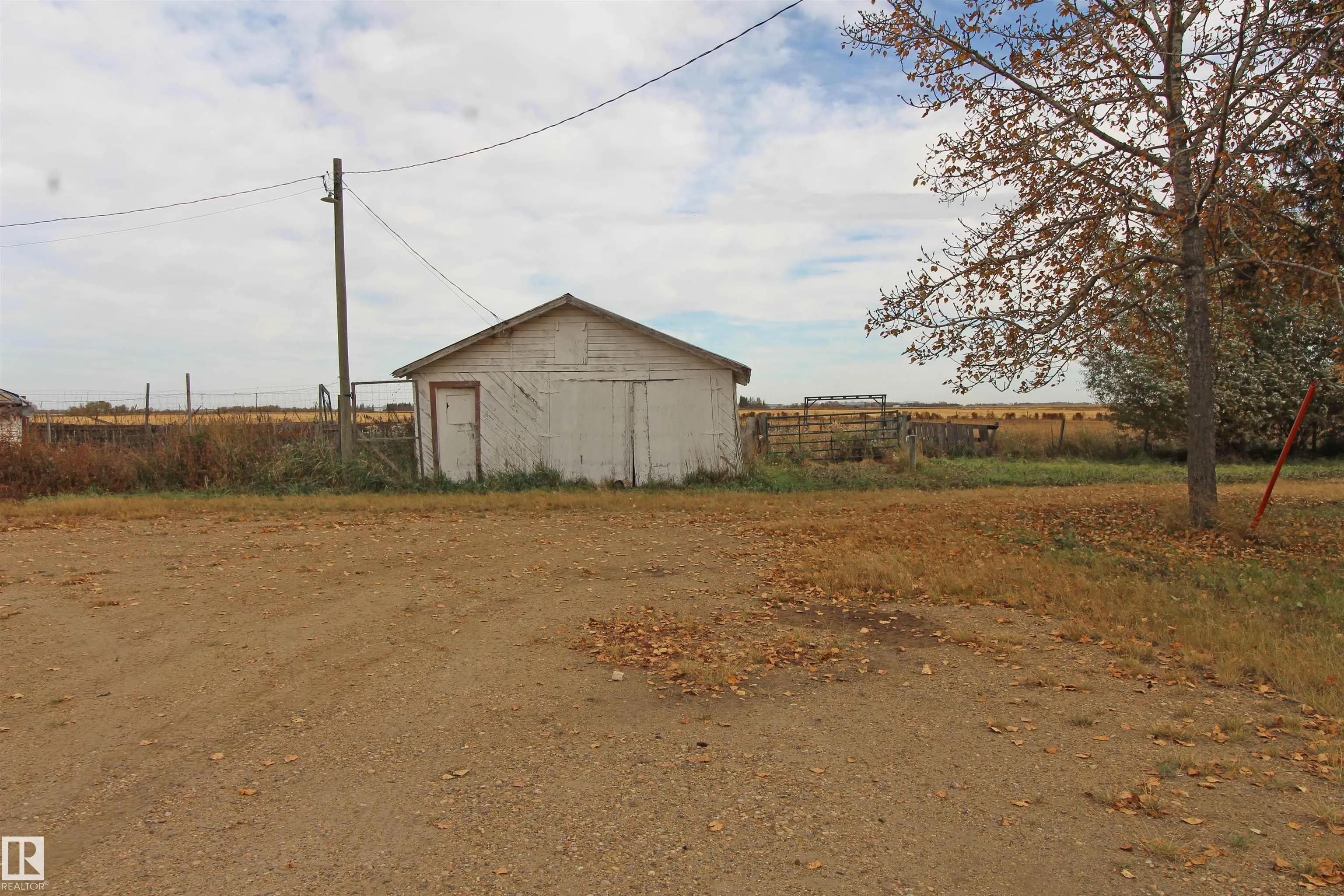 452063 RGE ROAD 242