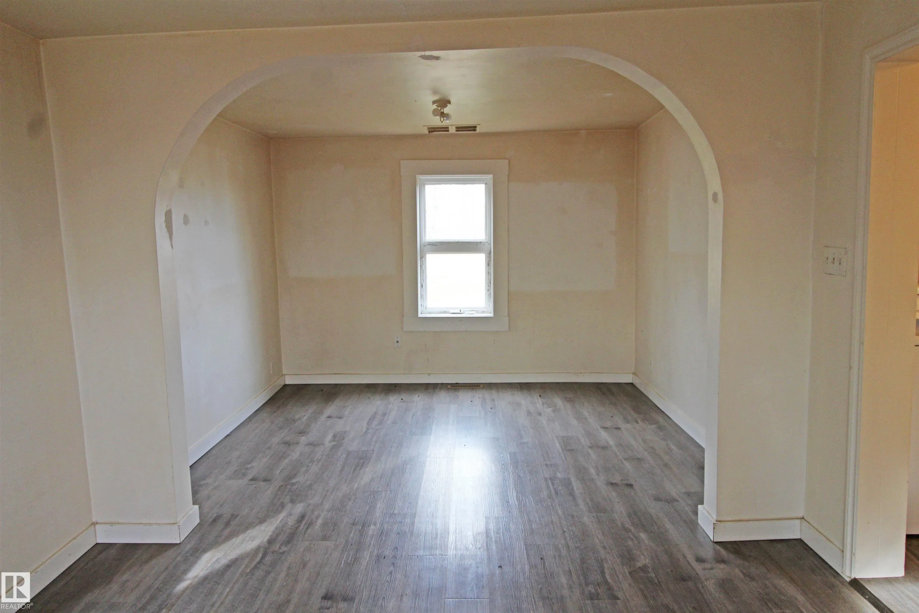 452063 RGE ROAD 242