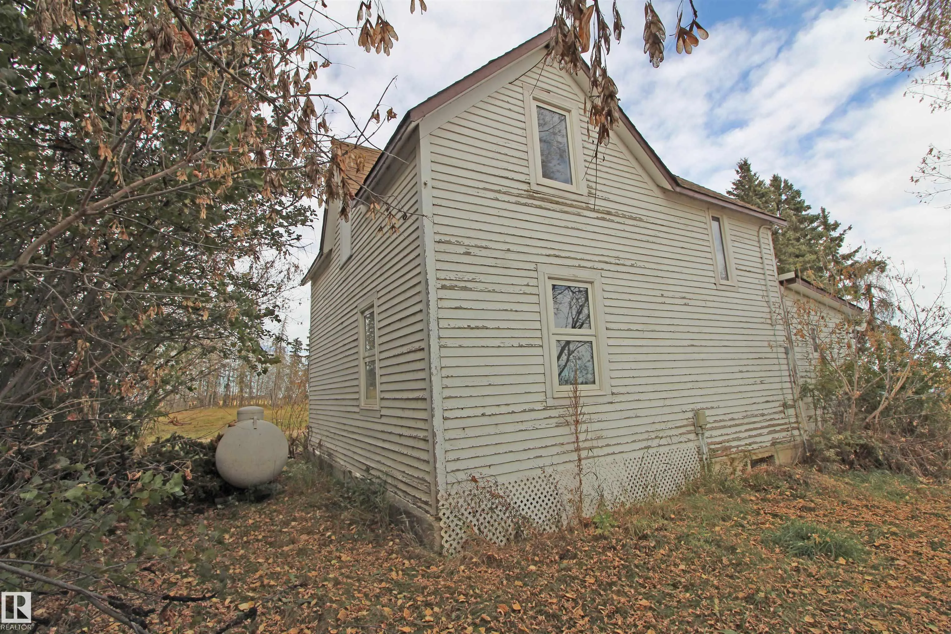 452063 RGE ROAD 242