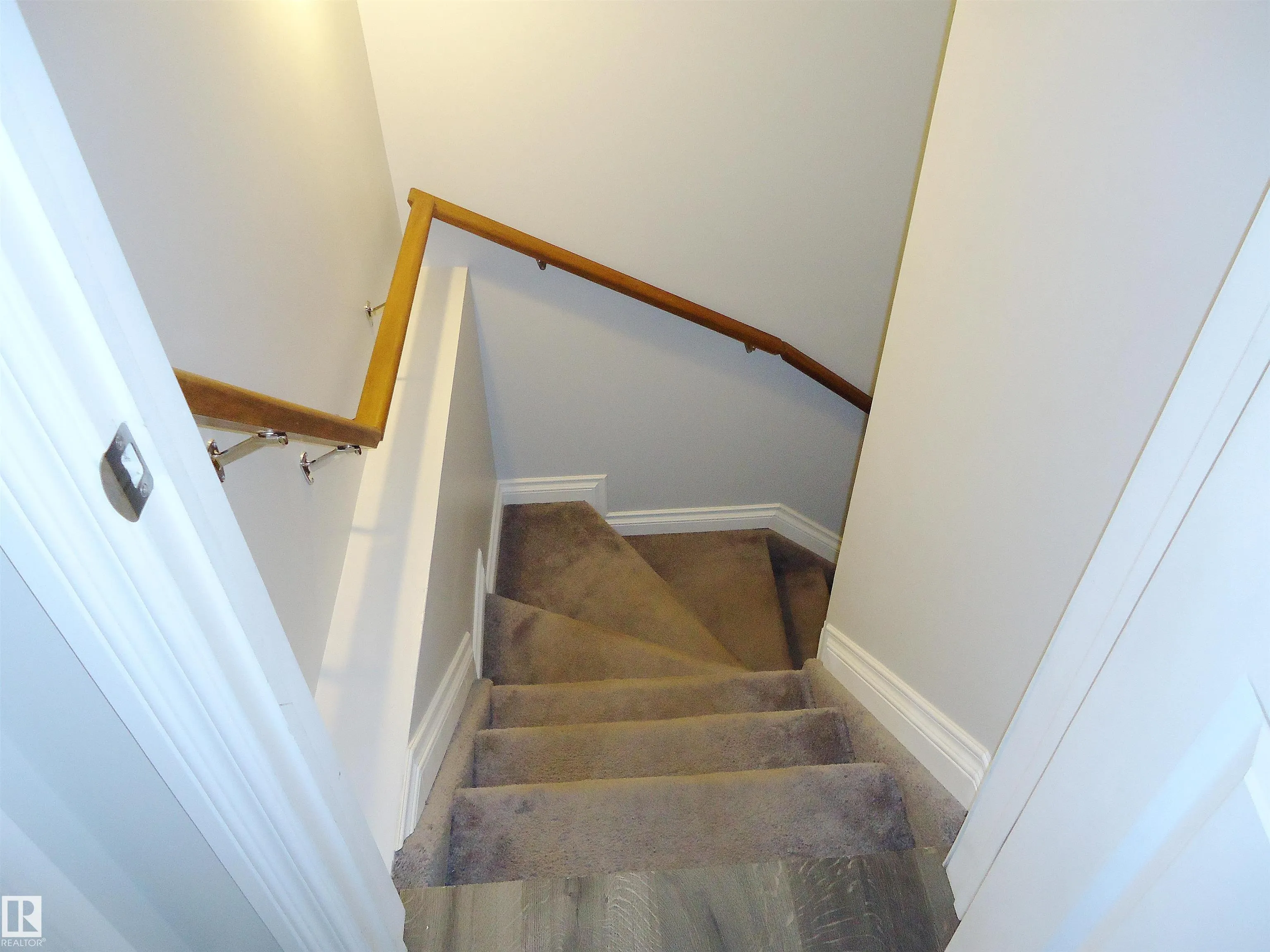 37 ROSEBERRY Lane