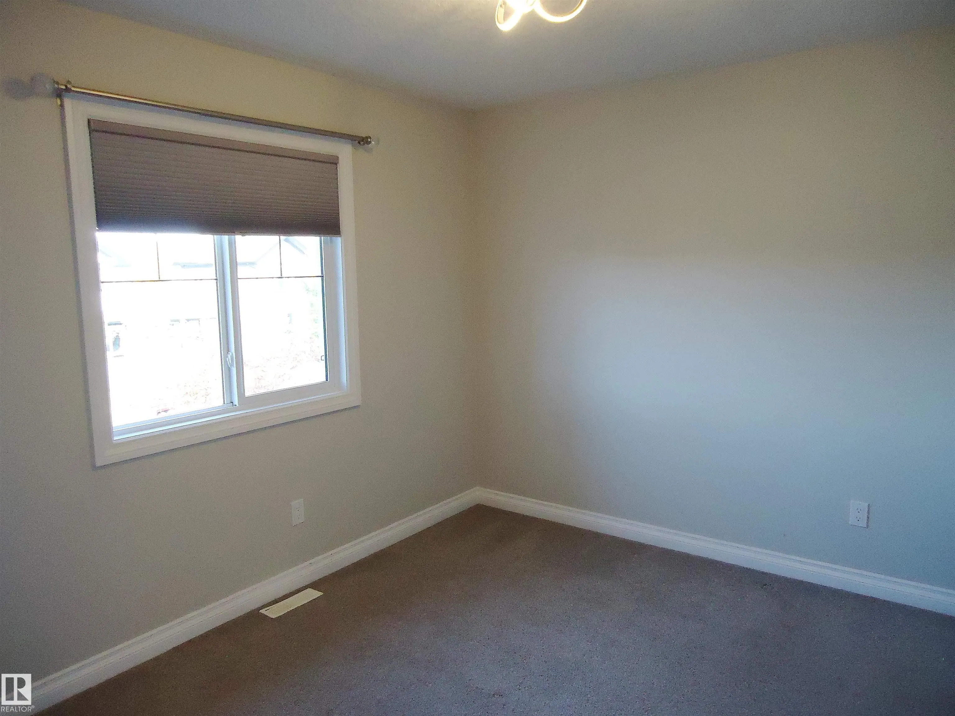 37 ROSEBERRY Lane
