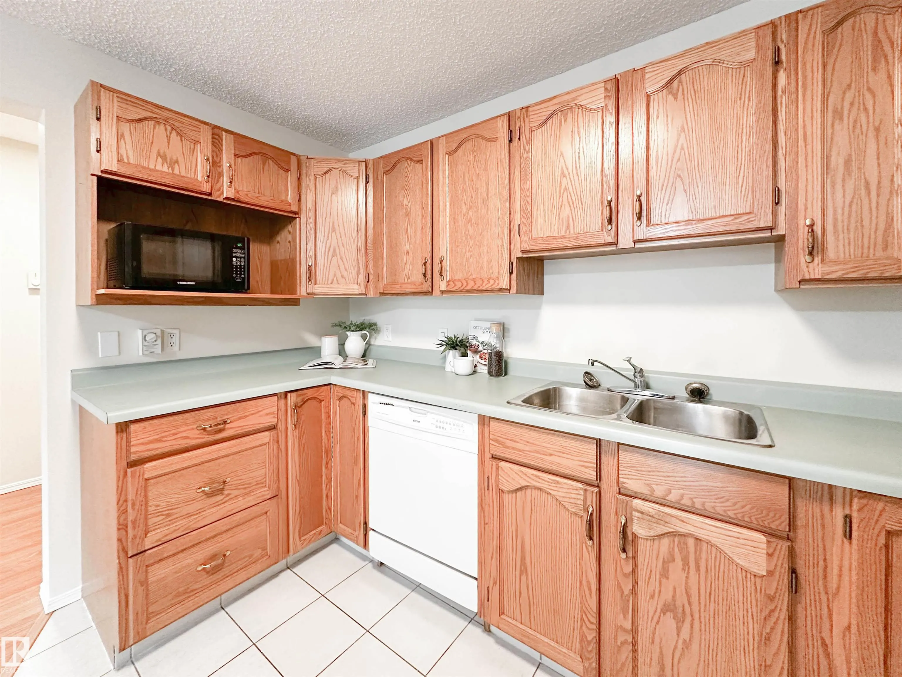 52 ST MICHAEL Street