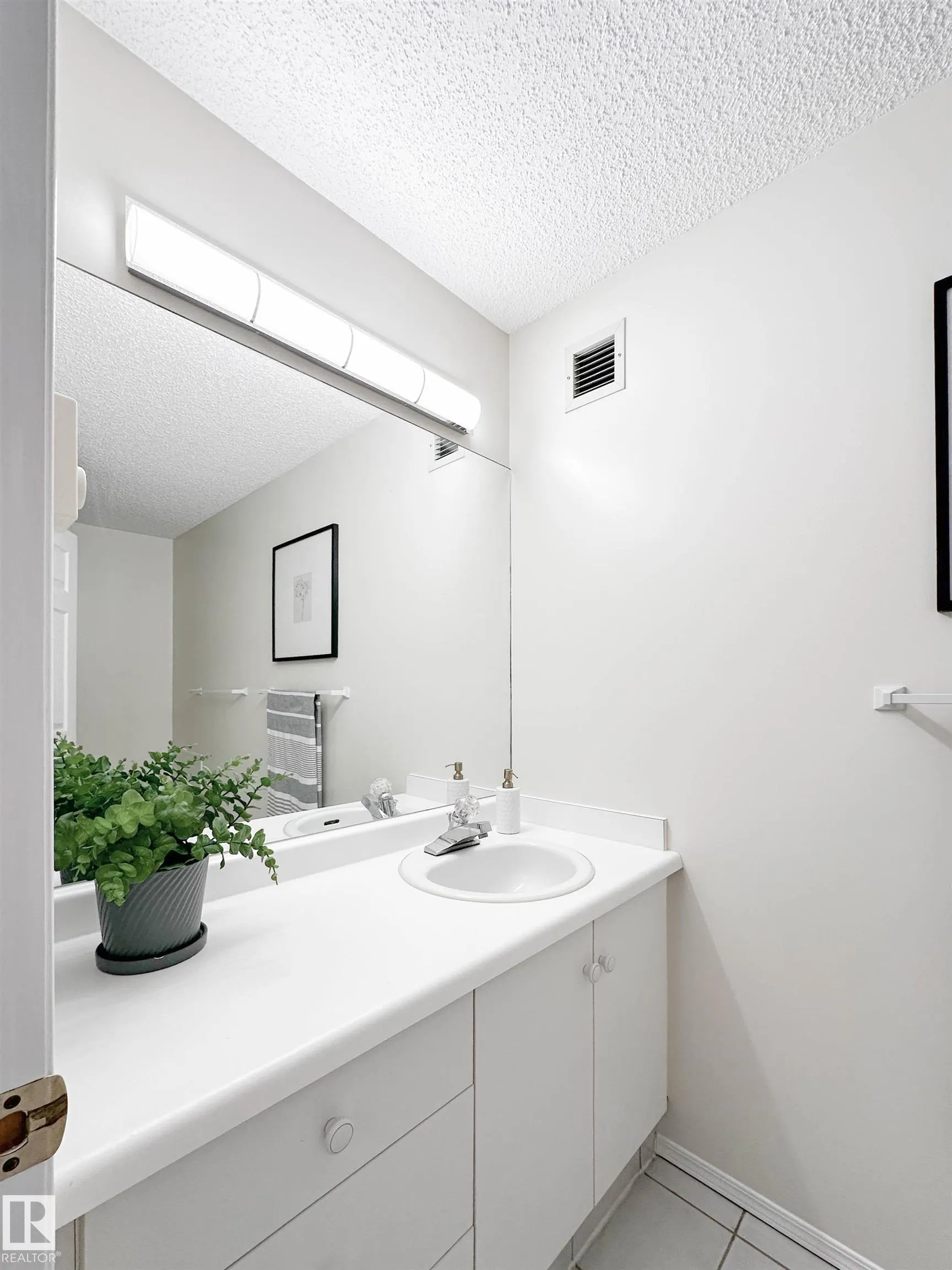 52 ST MICHAEL Street