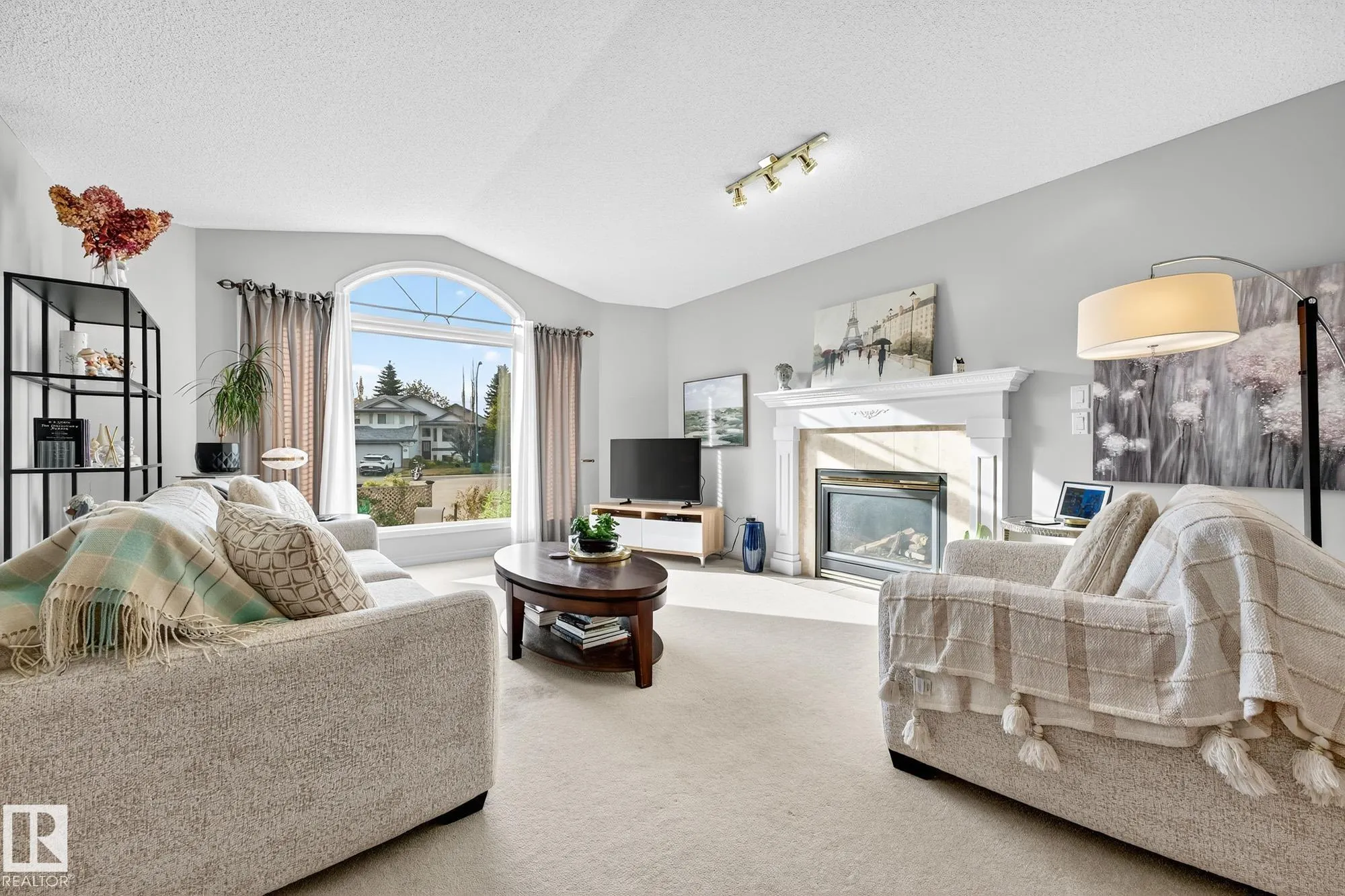 104 CHANCERY Point(e)