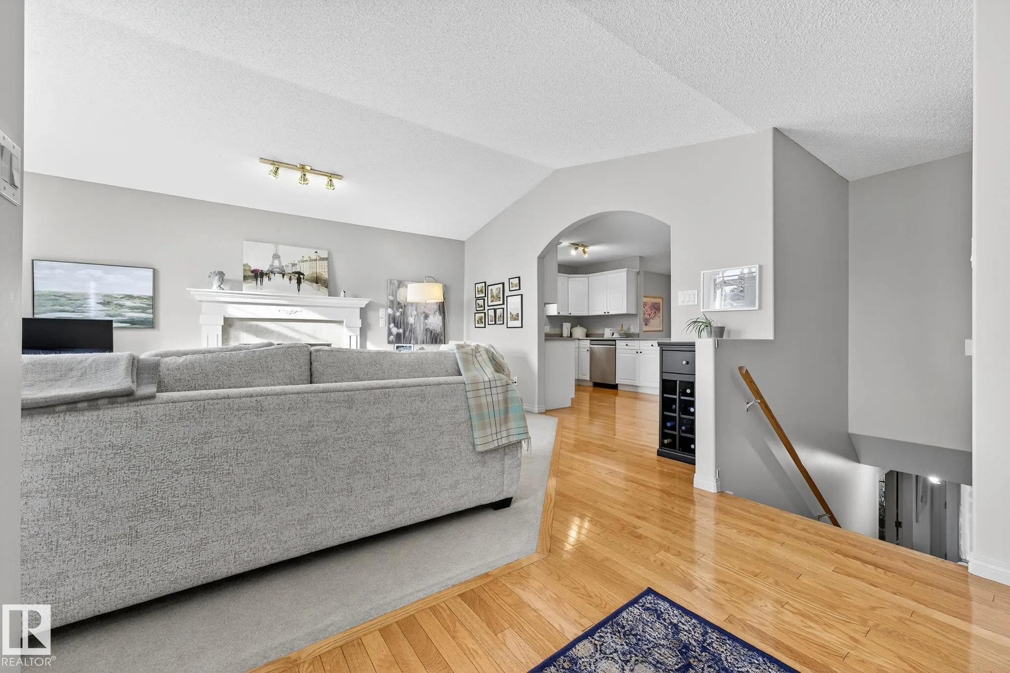 104 CHANCERY Point(e)