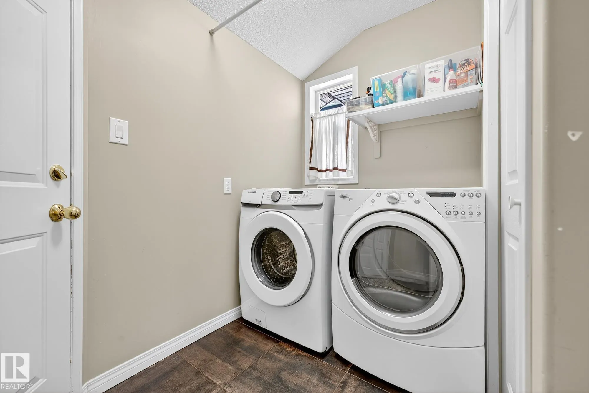 104 CHANCERY Point(e)