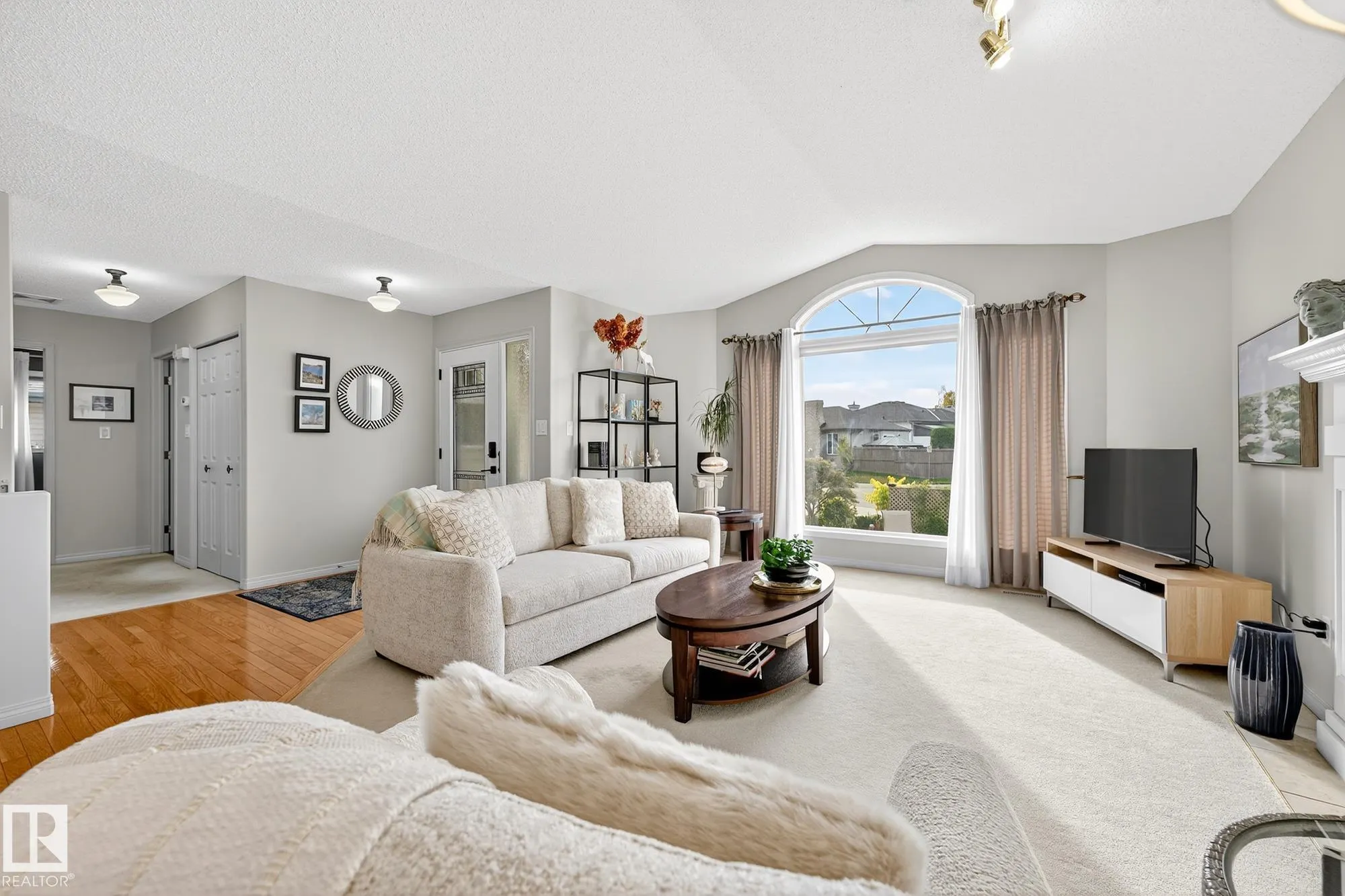 104 CHANCERY Point(e)