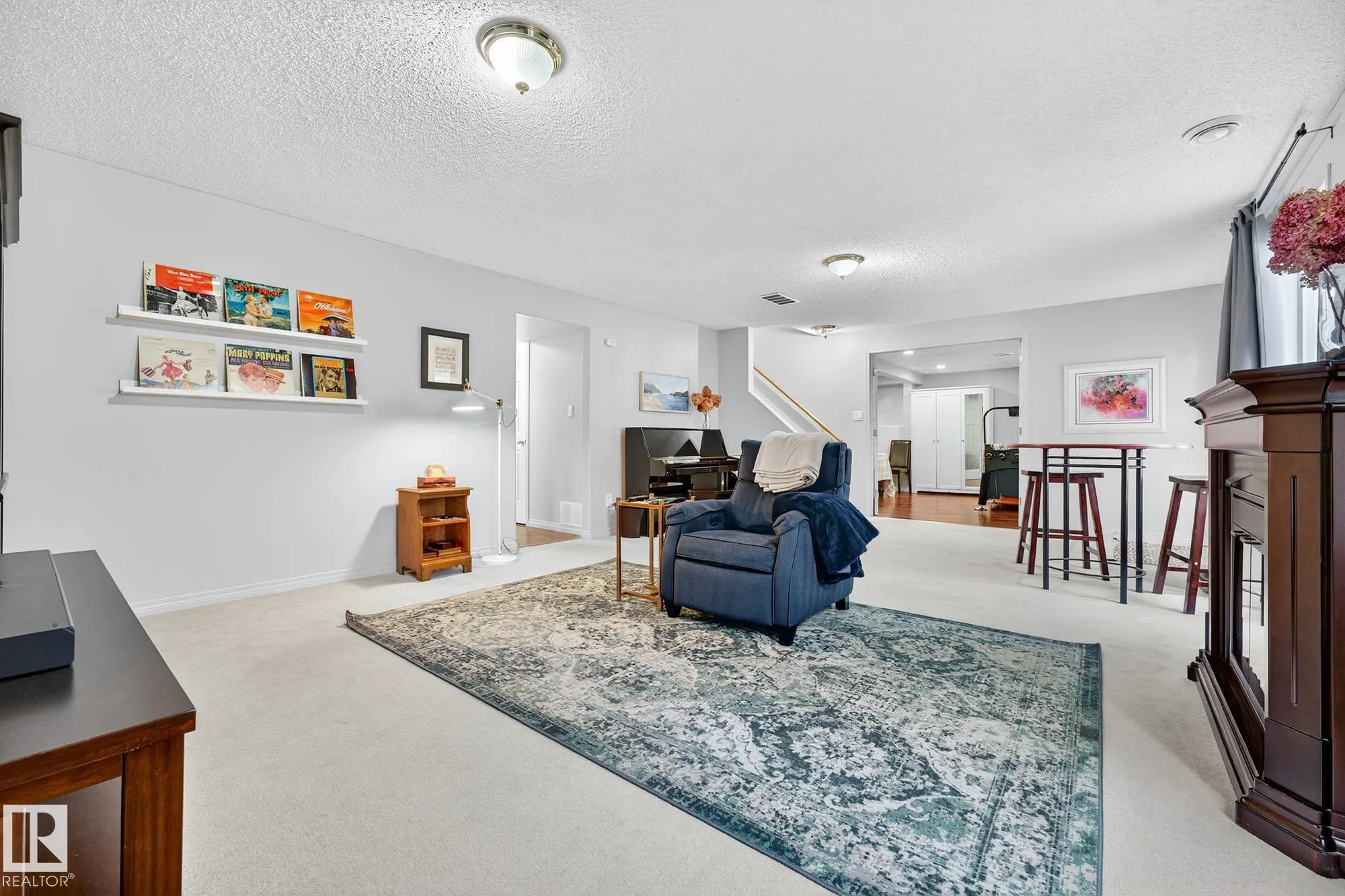 104 CHANCERY Point(e)