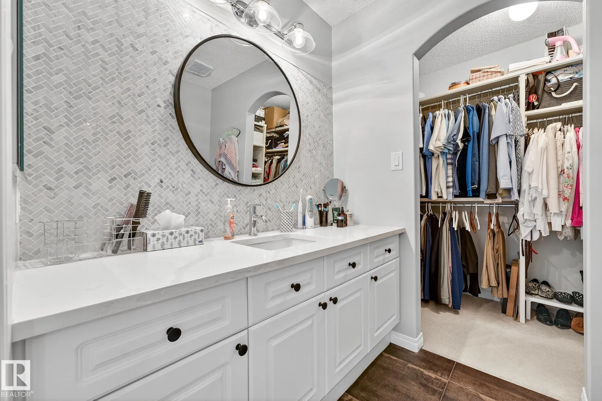 104 CHANCERY Point(e)